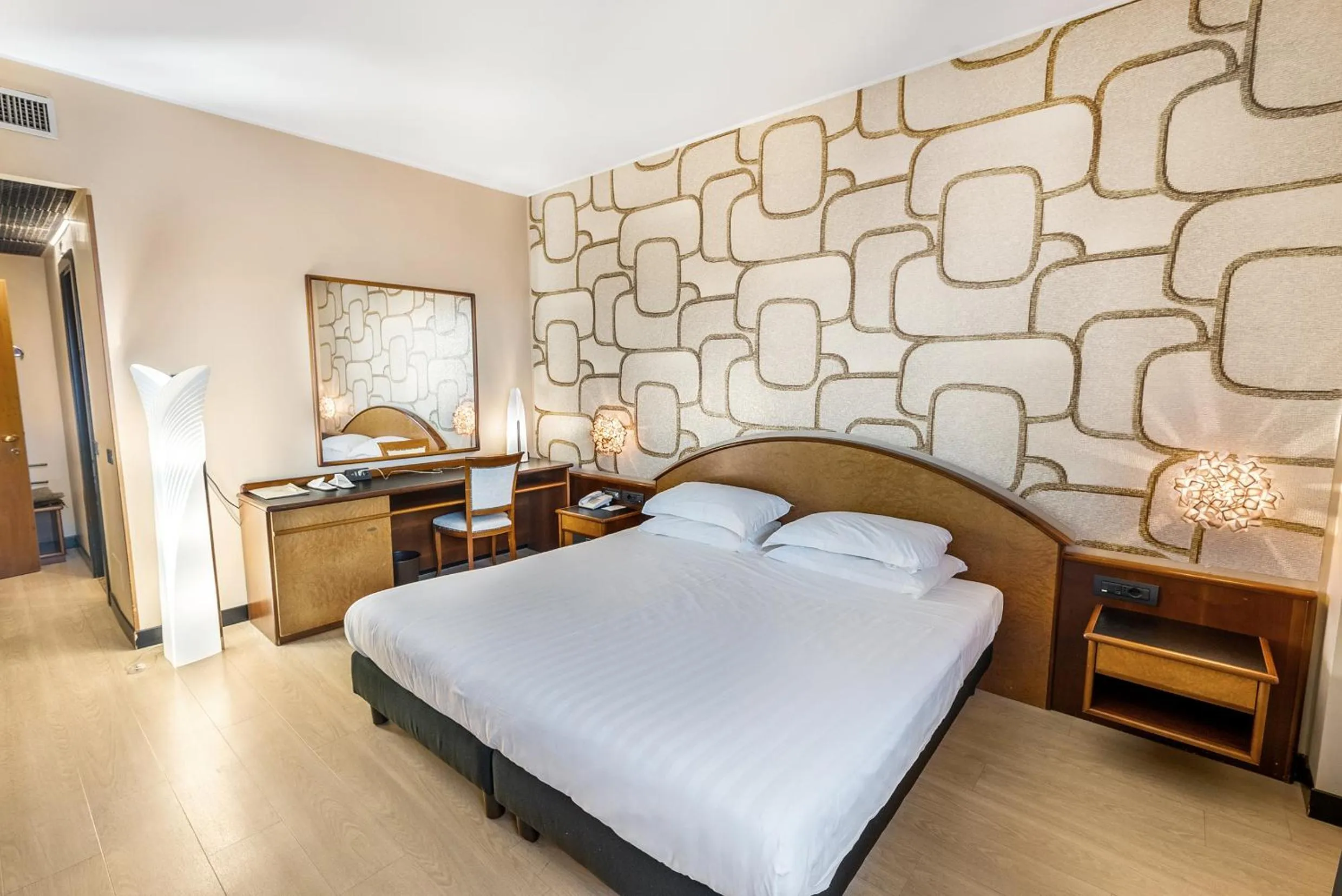 Bedroom, Bed in Abacus Hotel