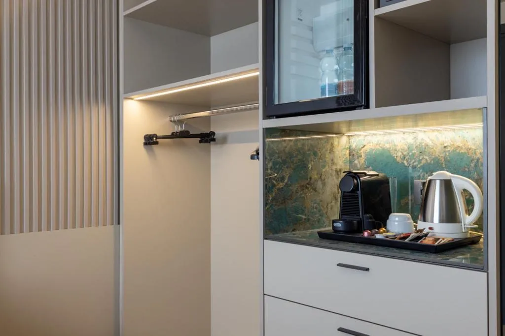 Coffee/tea facilities in Abacus Hotel