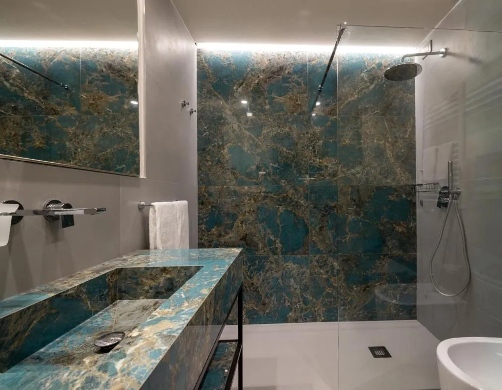 Shower in Abacus Hotel