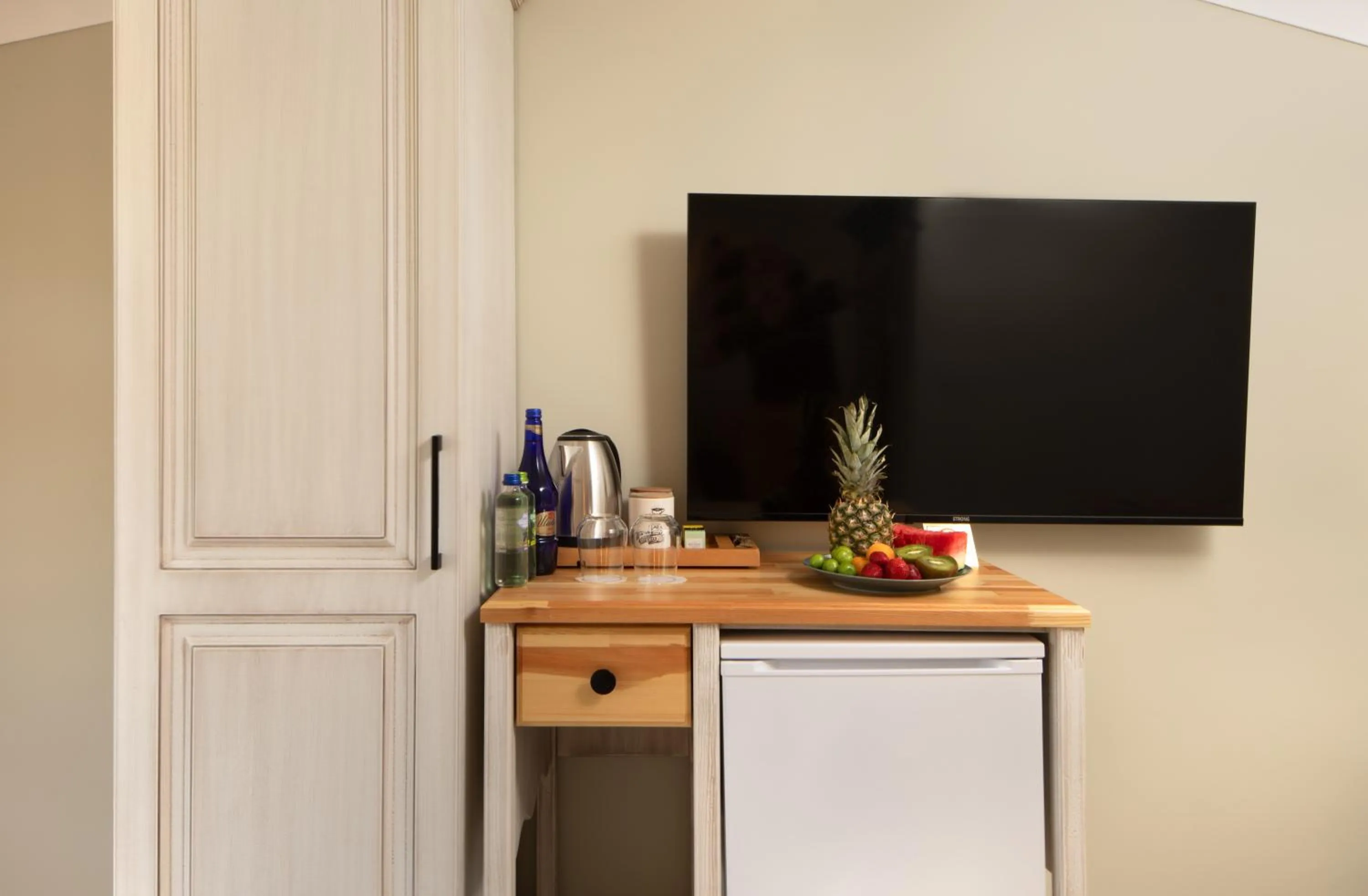 TV and multimedia in Orange Garden Hotel Akyaka