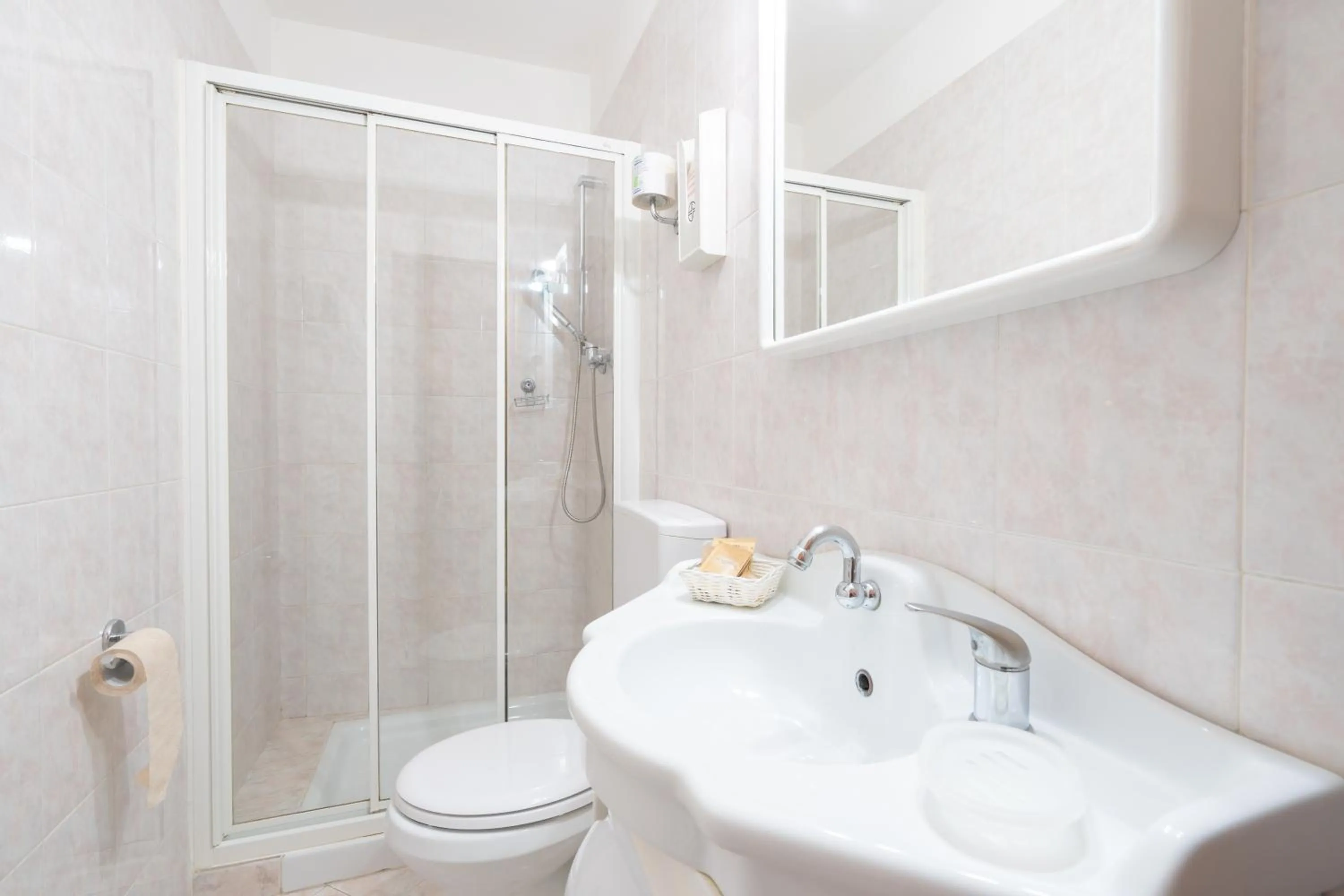 Bathroom in Hotel Donatello