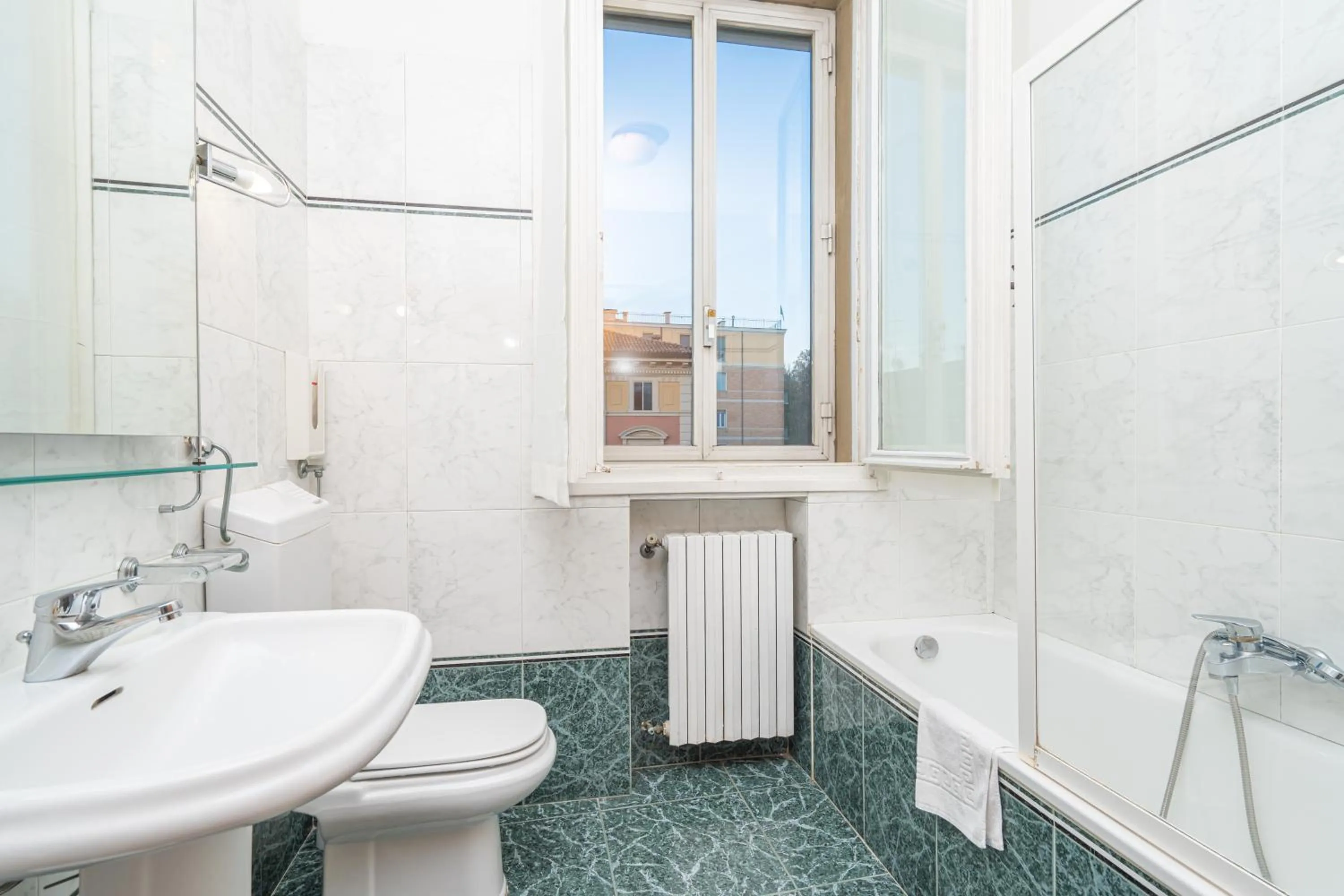 Bath in Hotel Donatello