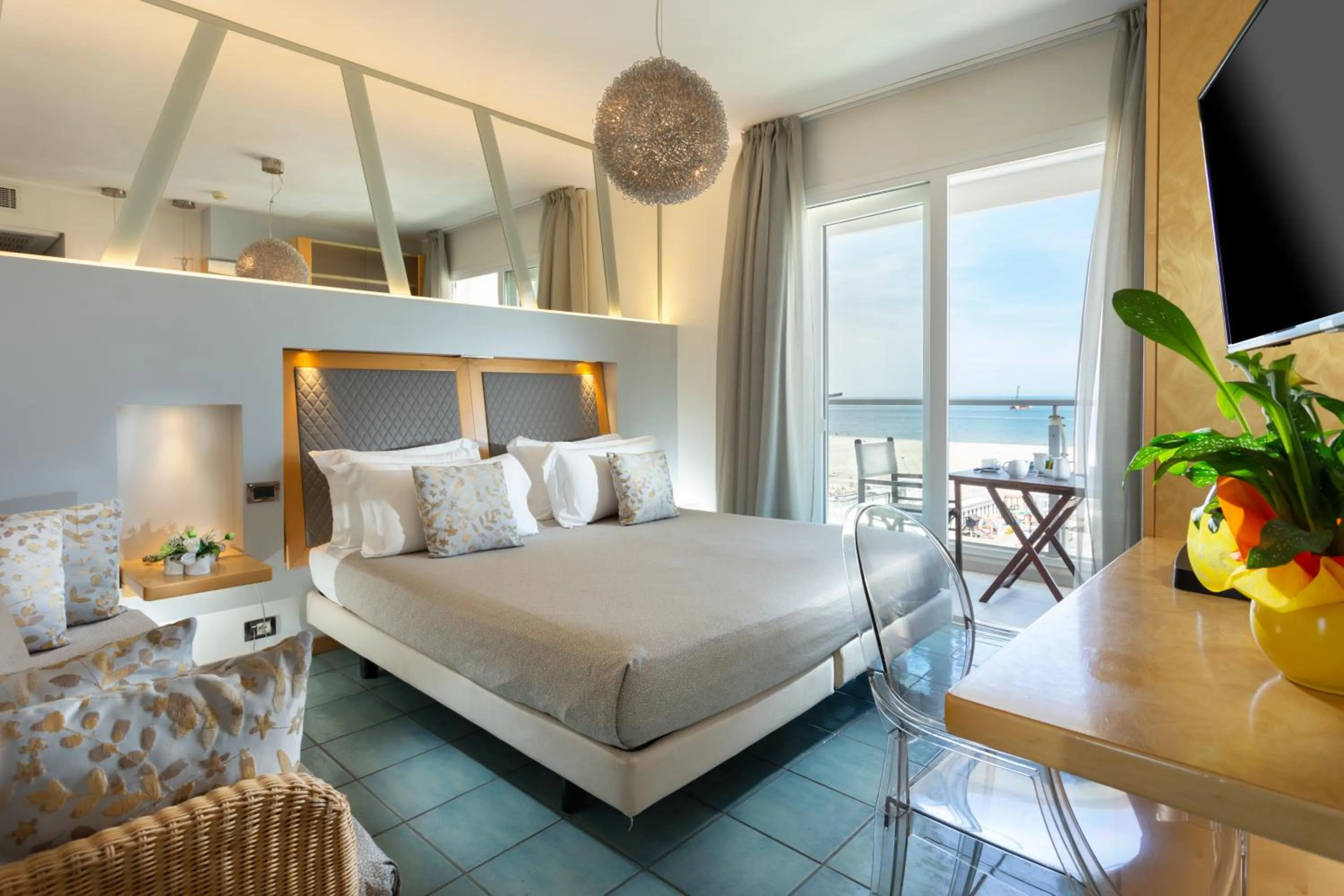 Bed in Club House Hotel