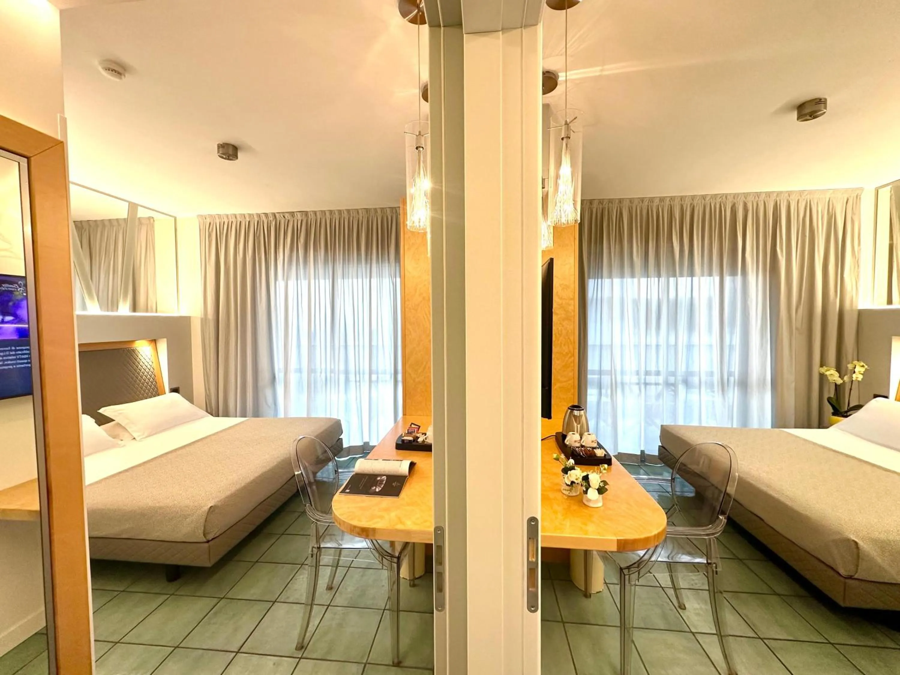 Bedroom, Bed in Club House Hotel