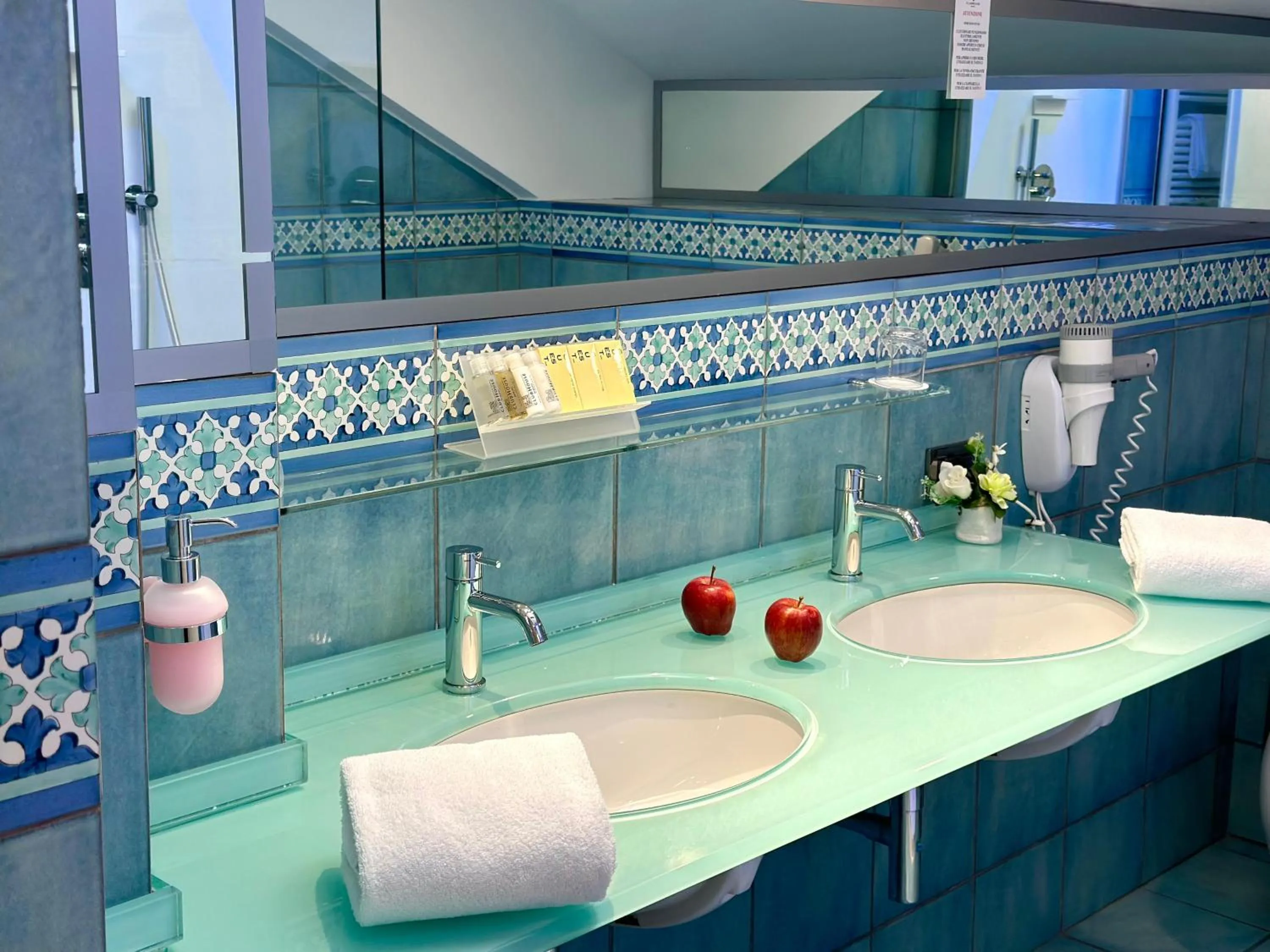 Bathroom in Club House Hotel