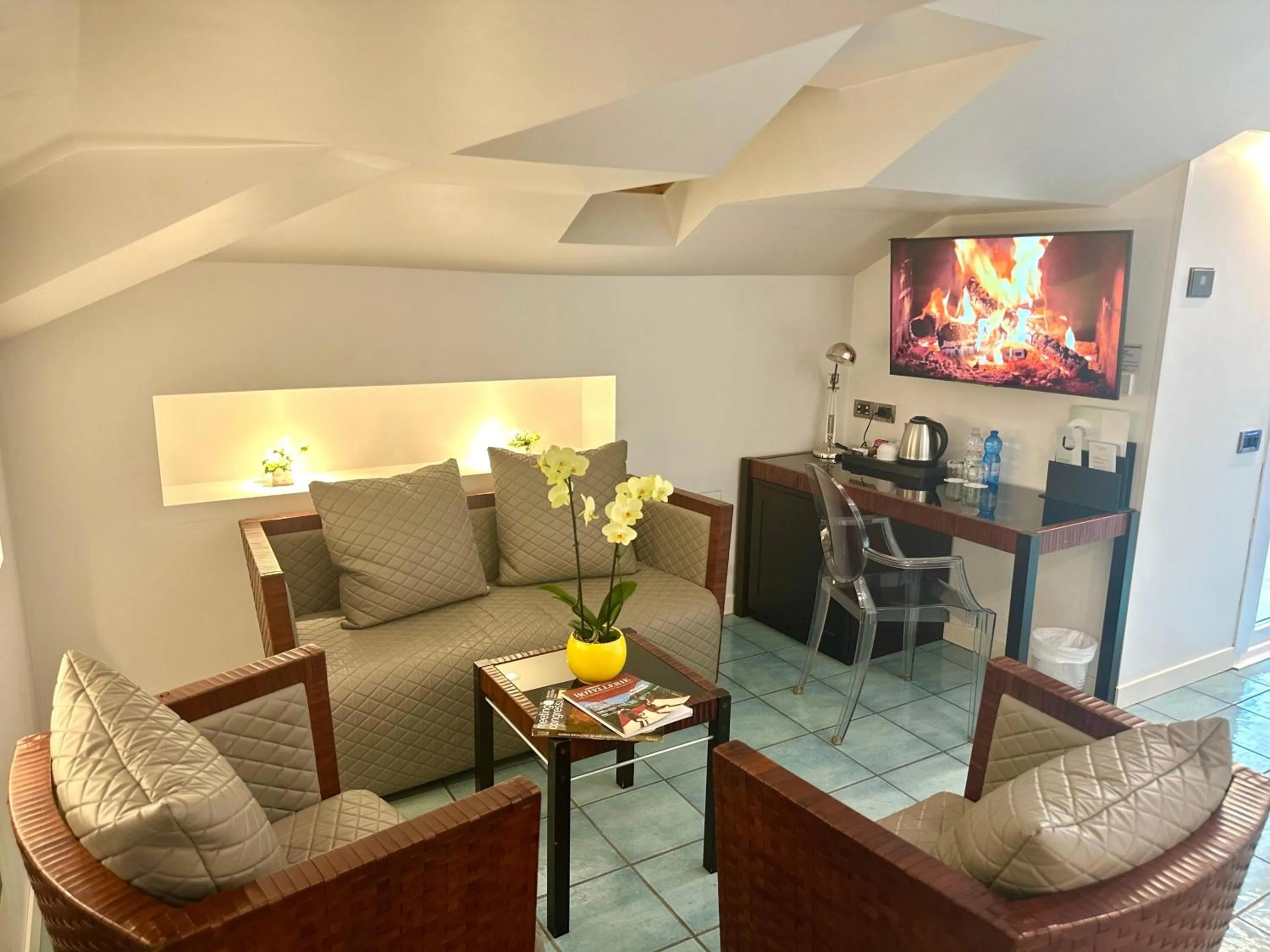 Living room in Club House Hotel