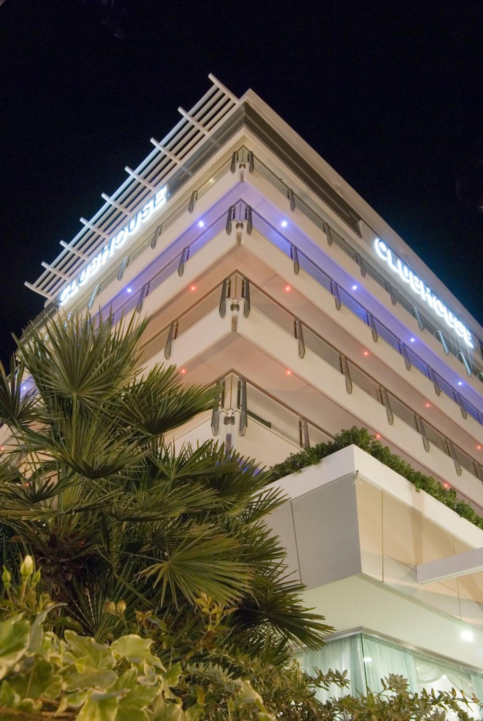 Facade/entrance in Club House Hotel