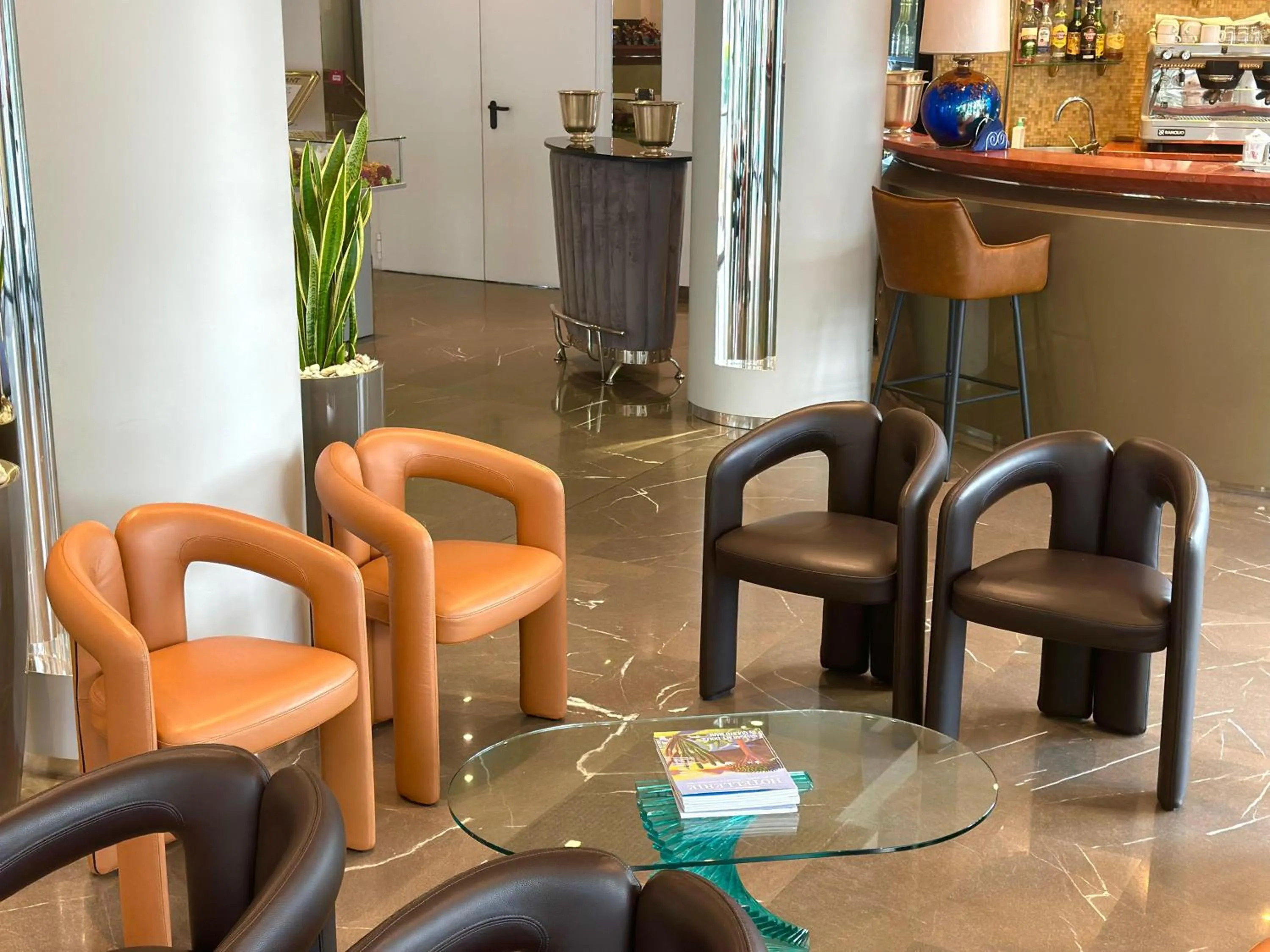 Living room in Club House Hotel