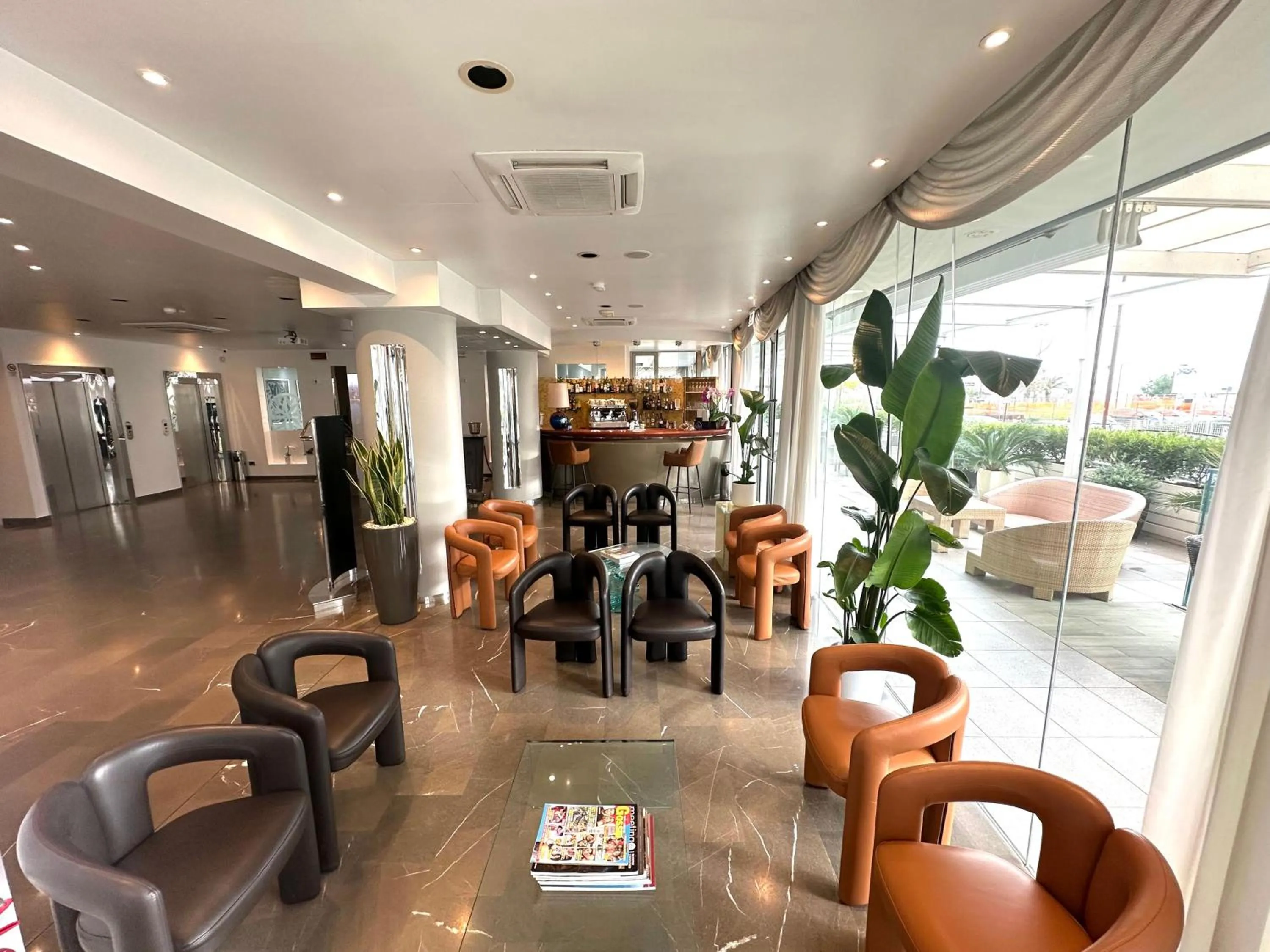 Living room in Club House Hotel