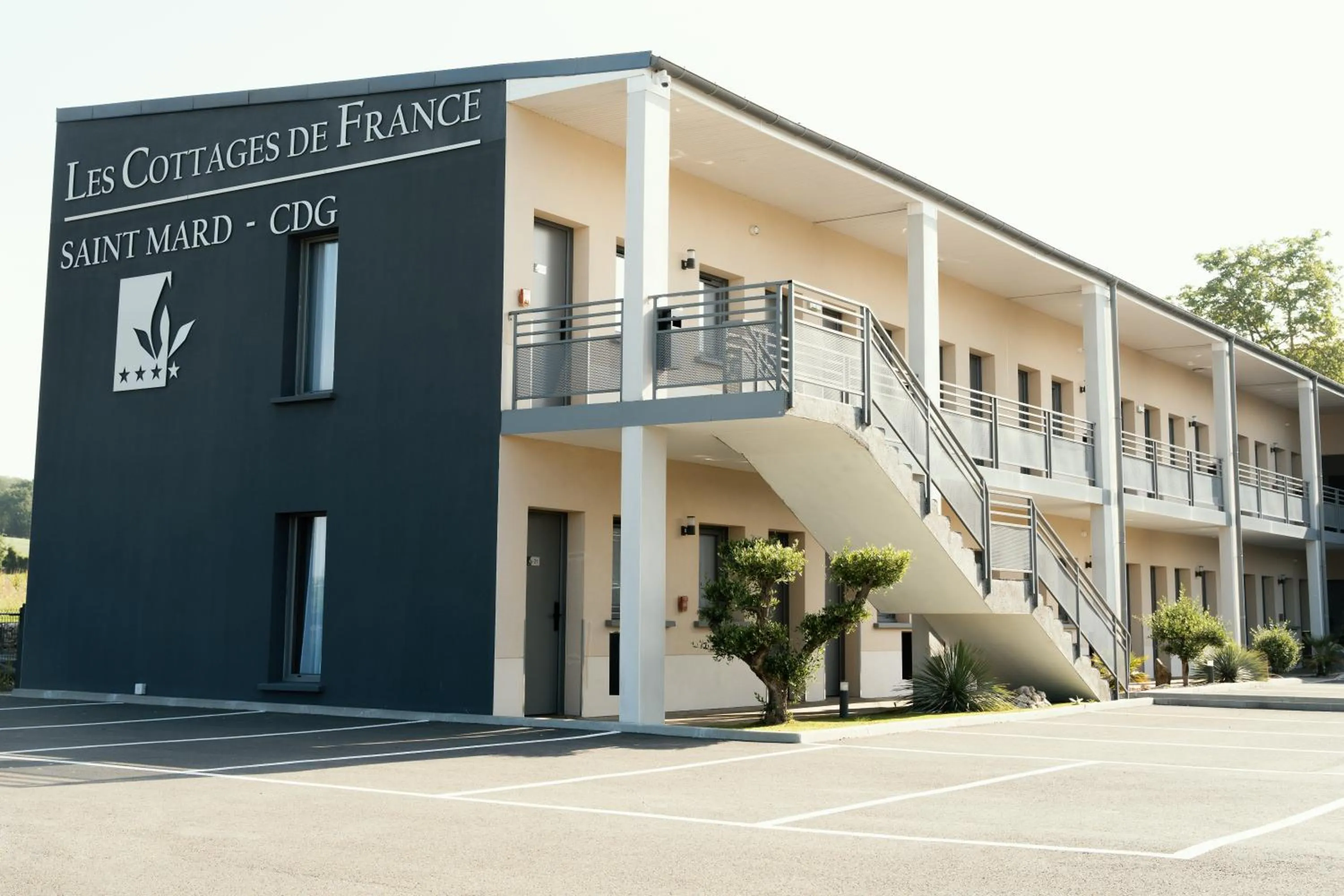 Property building in Cottages de France CDG