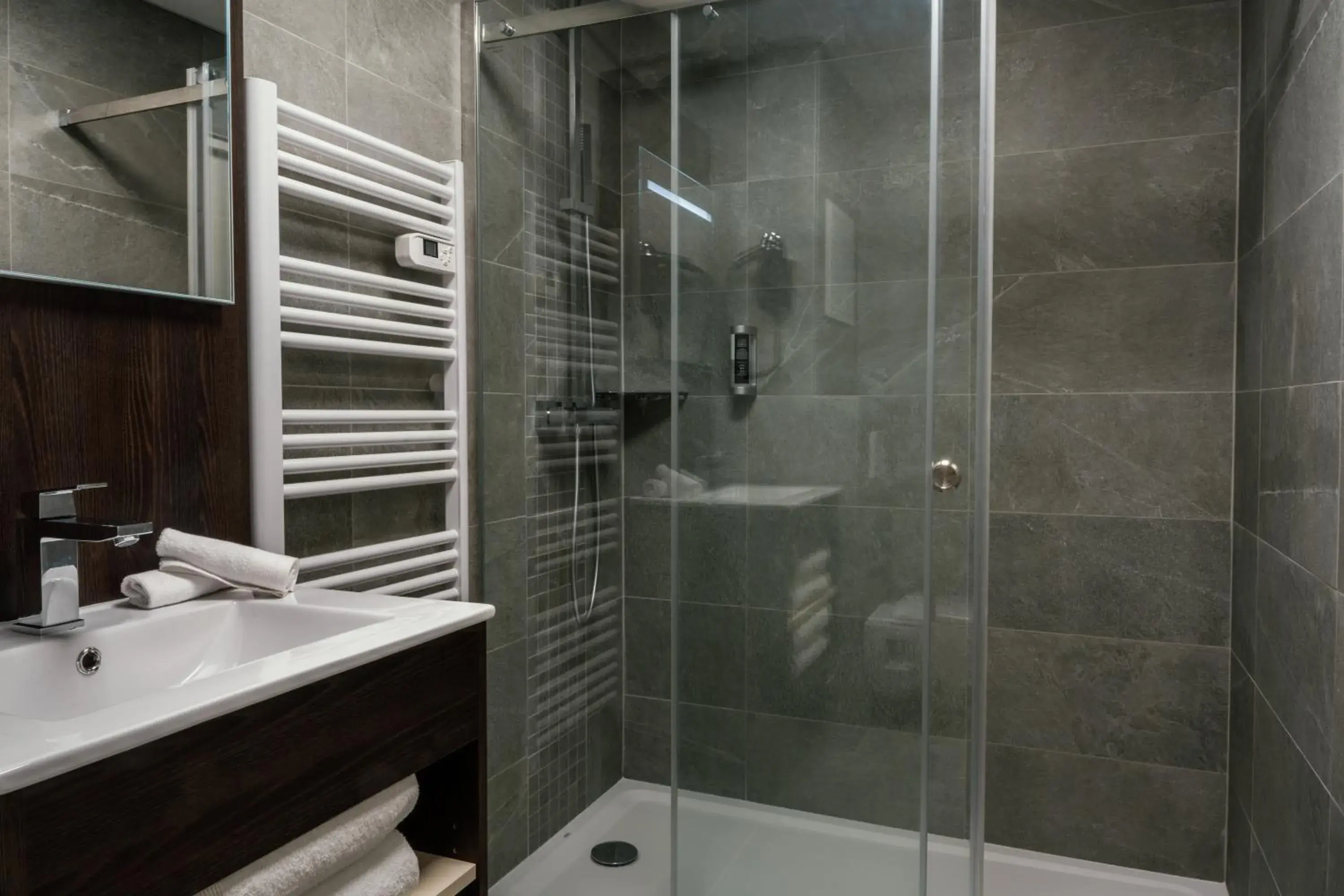 Superior Twin Room in Cottages de France CDG Superior Twin Room in Cottages de France CDG