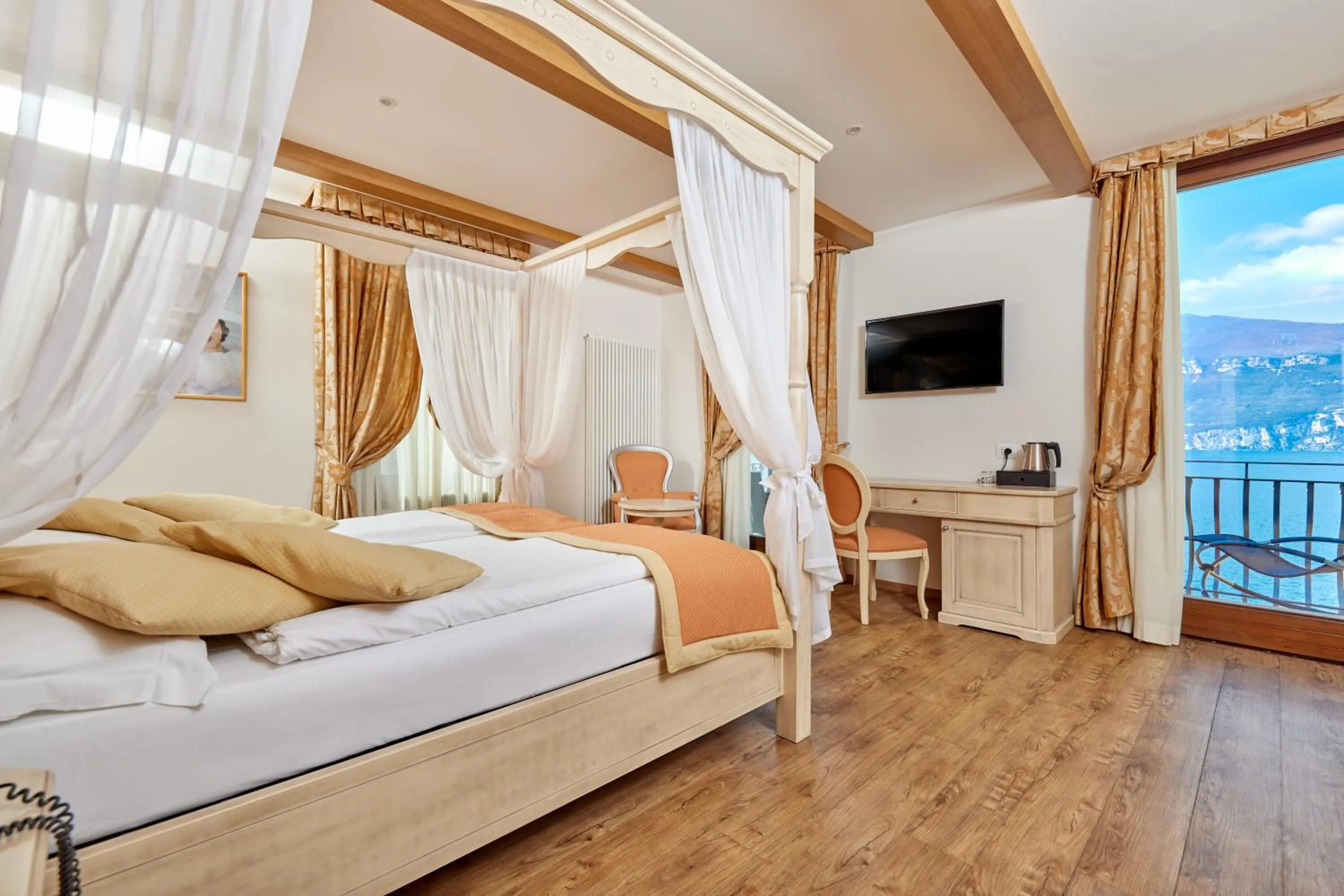 Bedroom, Bed in Lake Front Hotel Brenzone