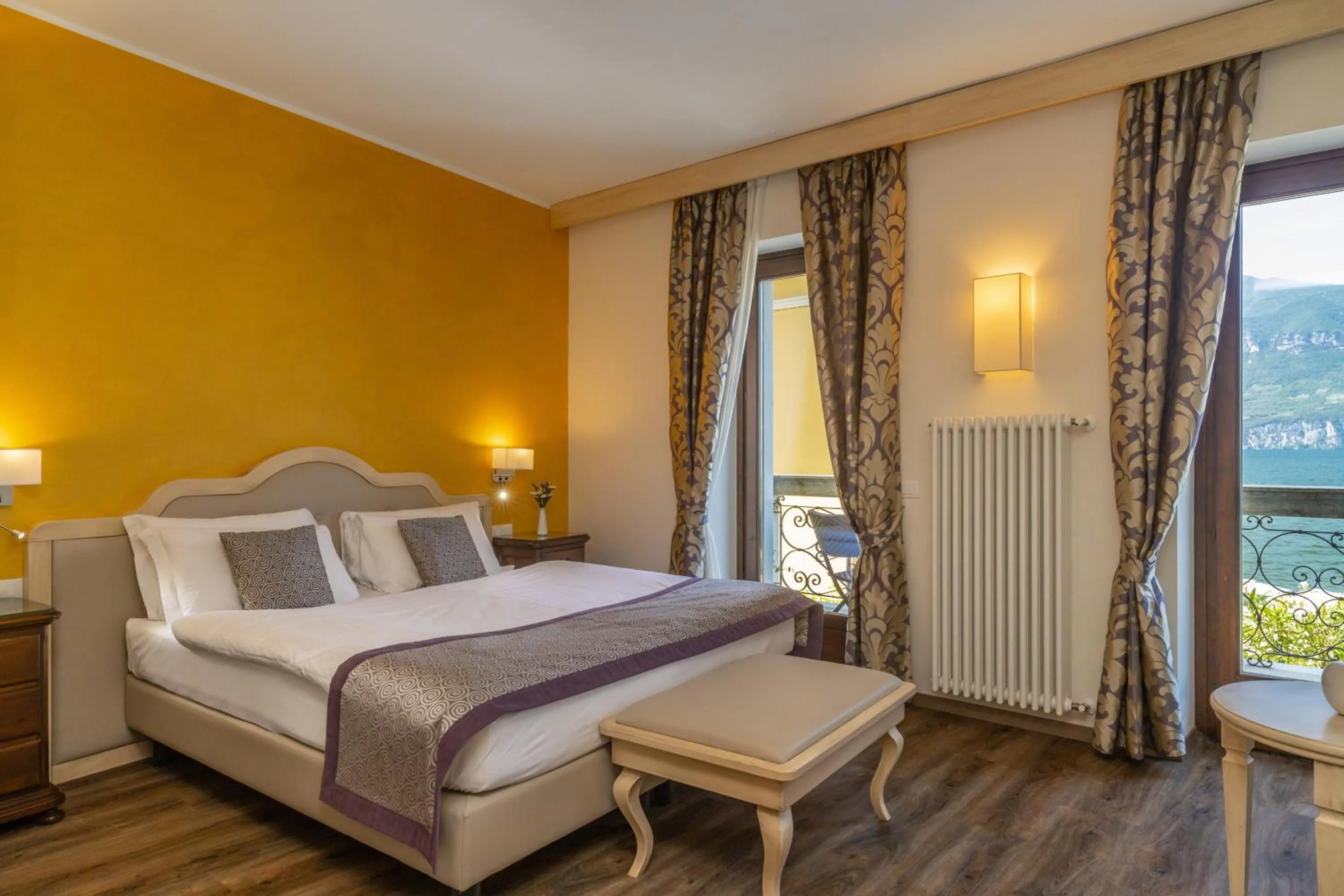 Bedroom, Bed in Lake Front Hotel Brenzone