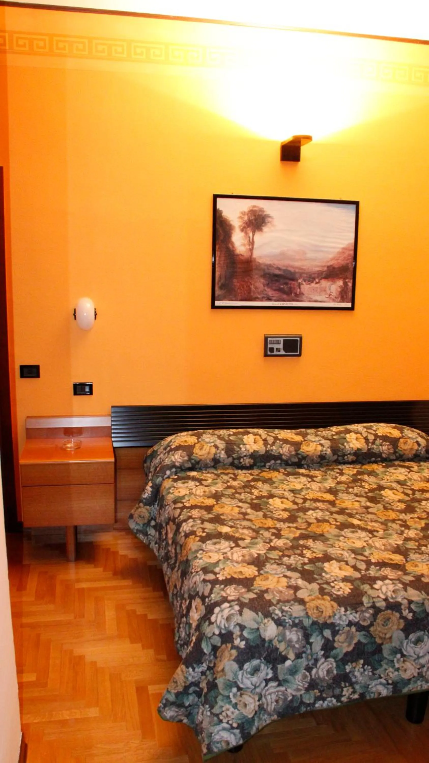 Bed in Hotel Valentino Centro Storico