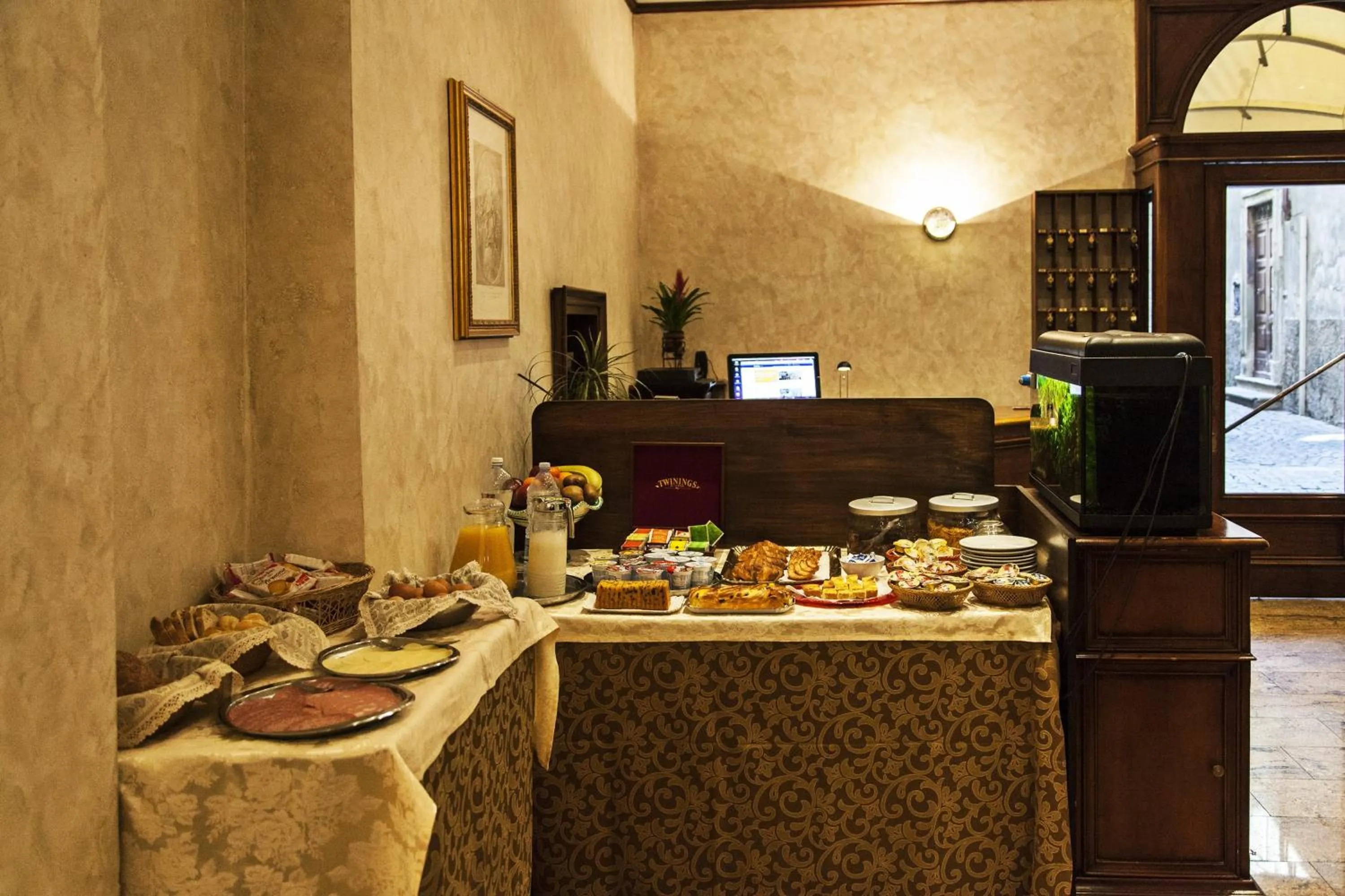 Lobby or reception in Hotel Valentino Centro Storico