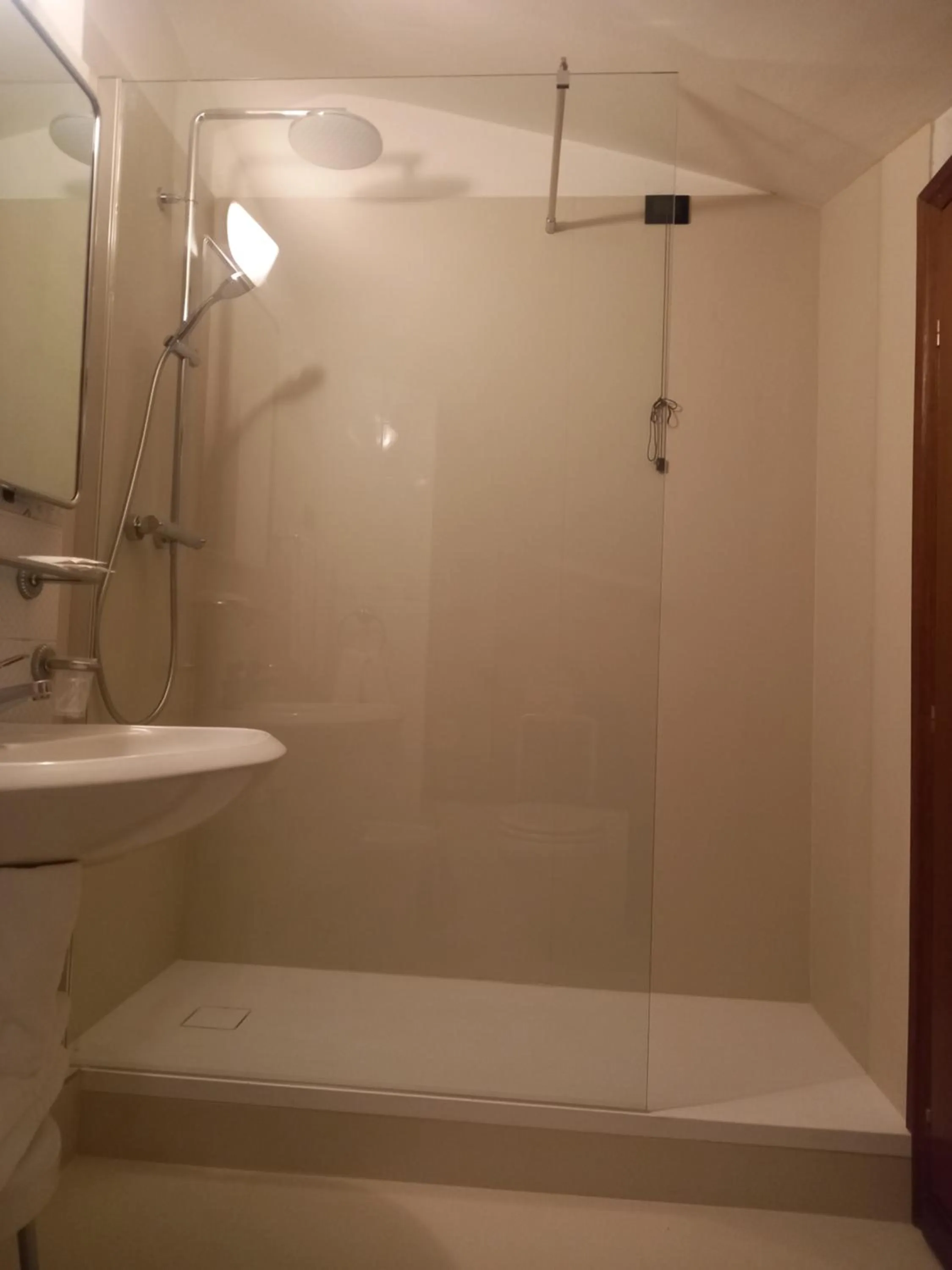 Shower in Hotel Valentino Centro Storico