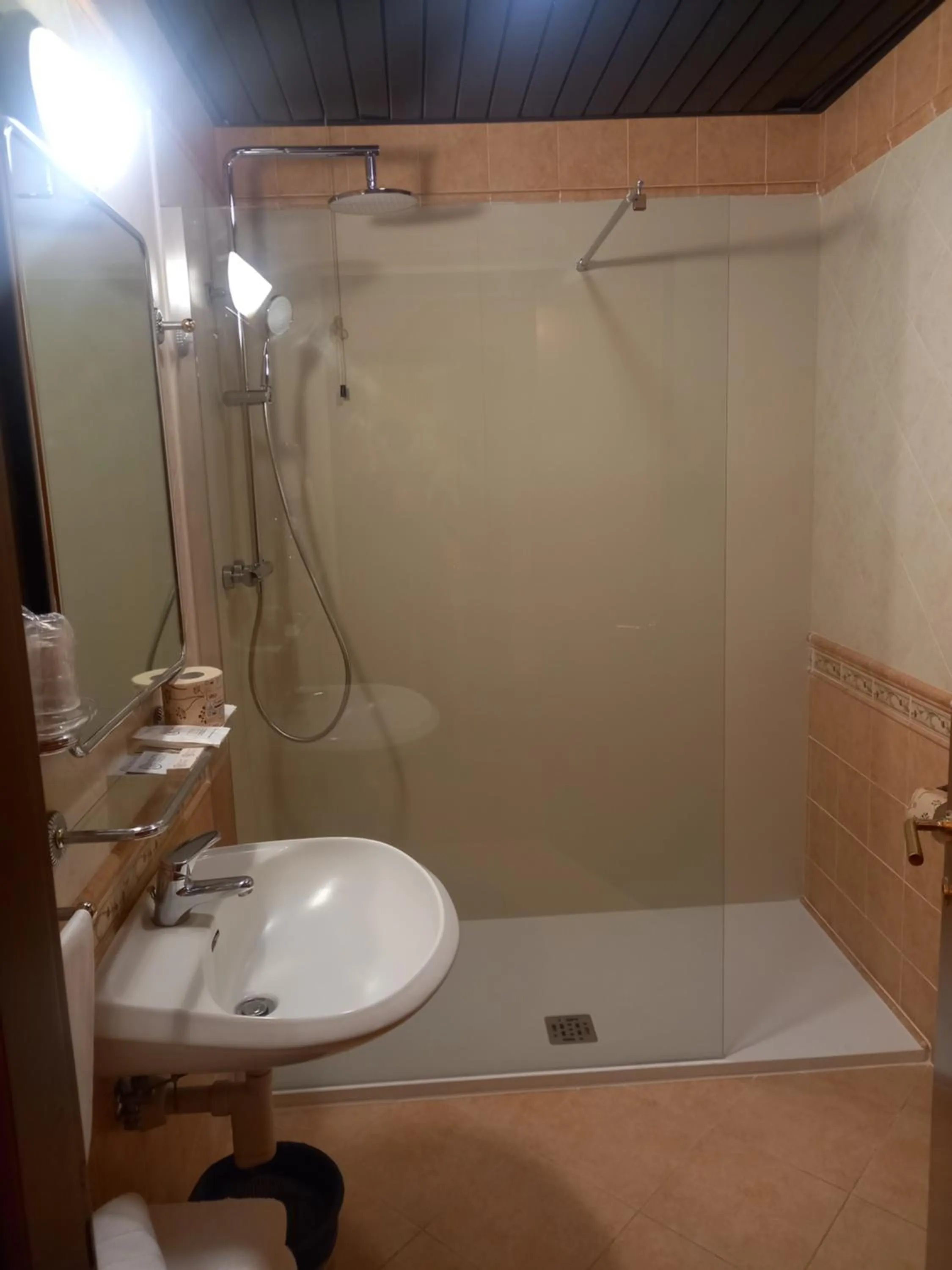 Shower in Hotel Valentino Centro Storico