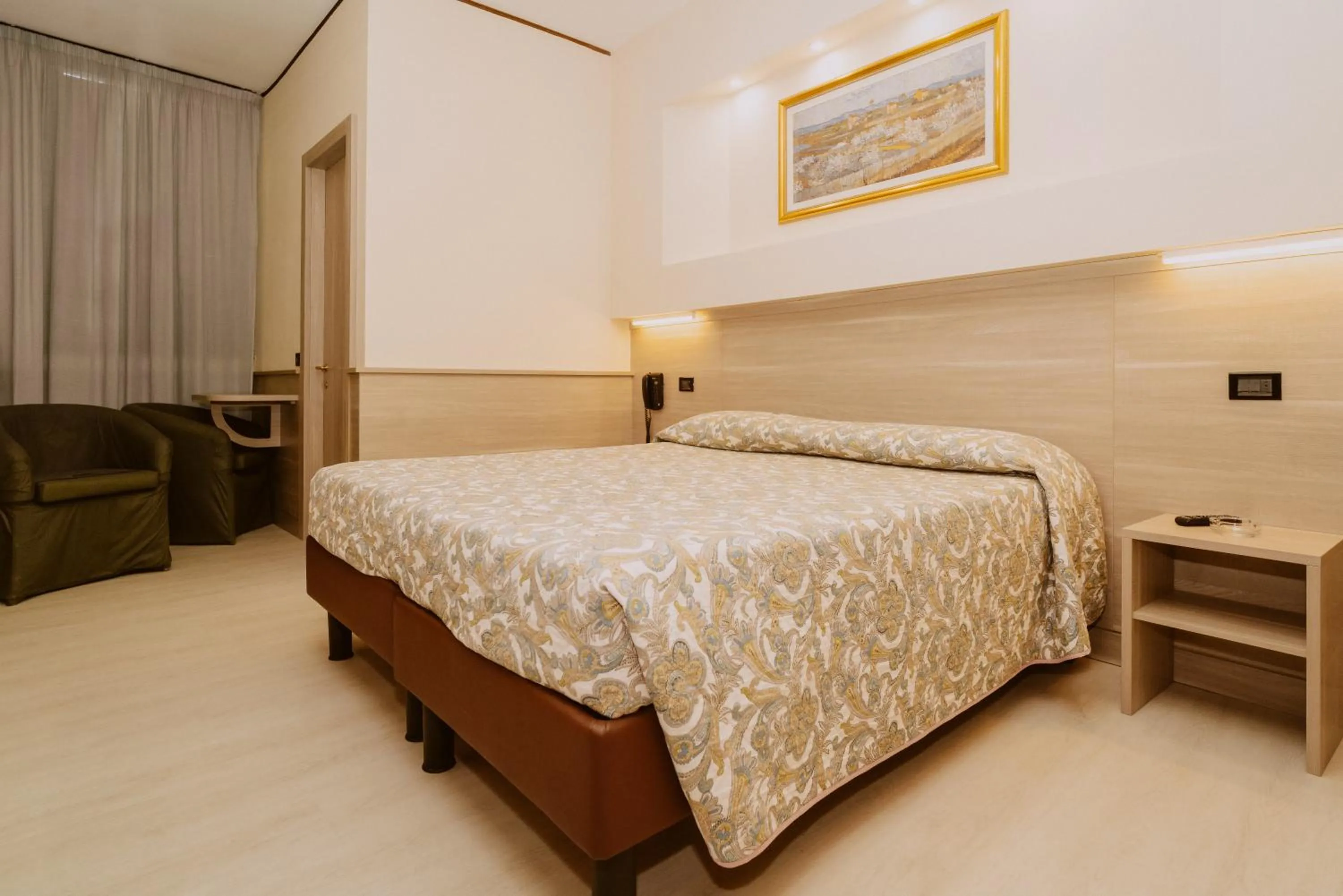 Photo of the whole room, Bed in Hotel Valentino Centro Storico