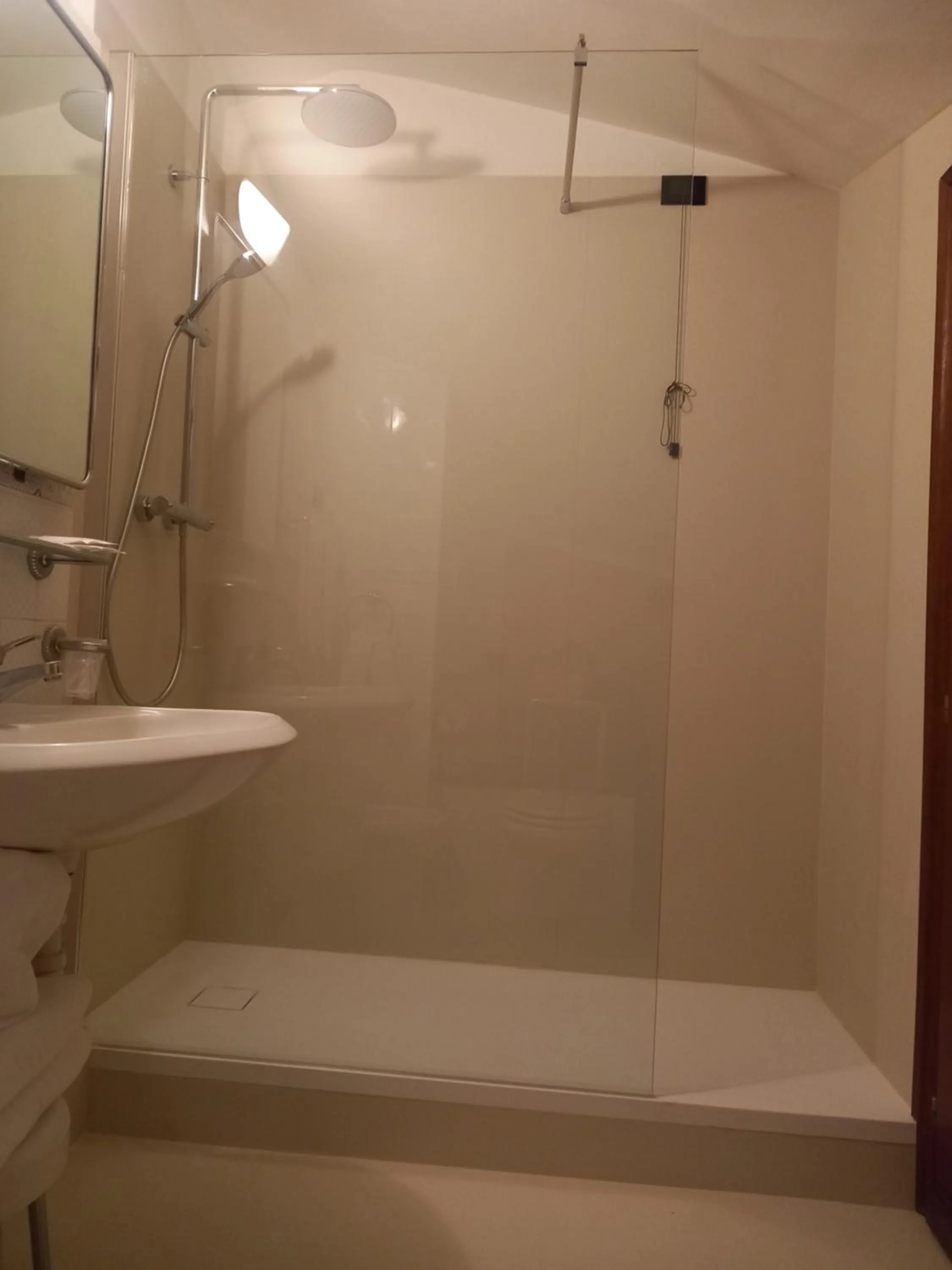 Bathroom in Hotel Valentino Centro Storico