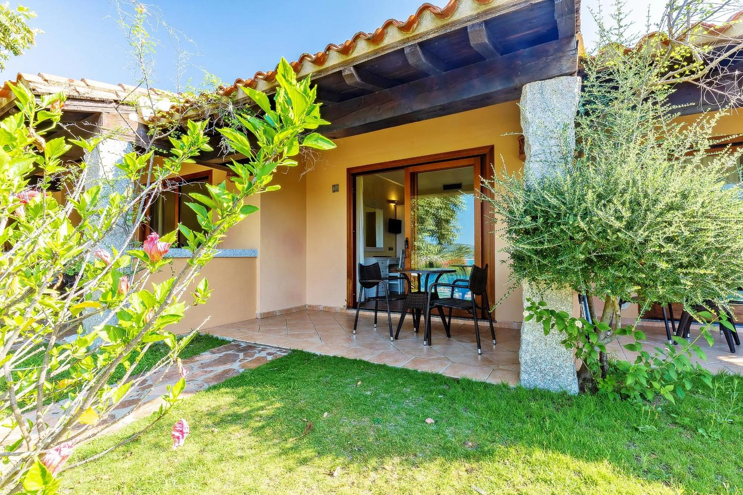 Patio in Hotel Club Saraceno - Bovis Hotels