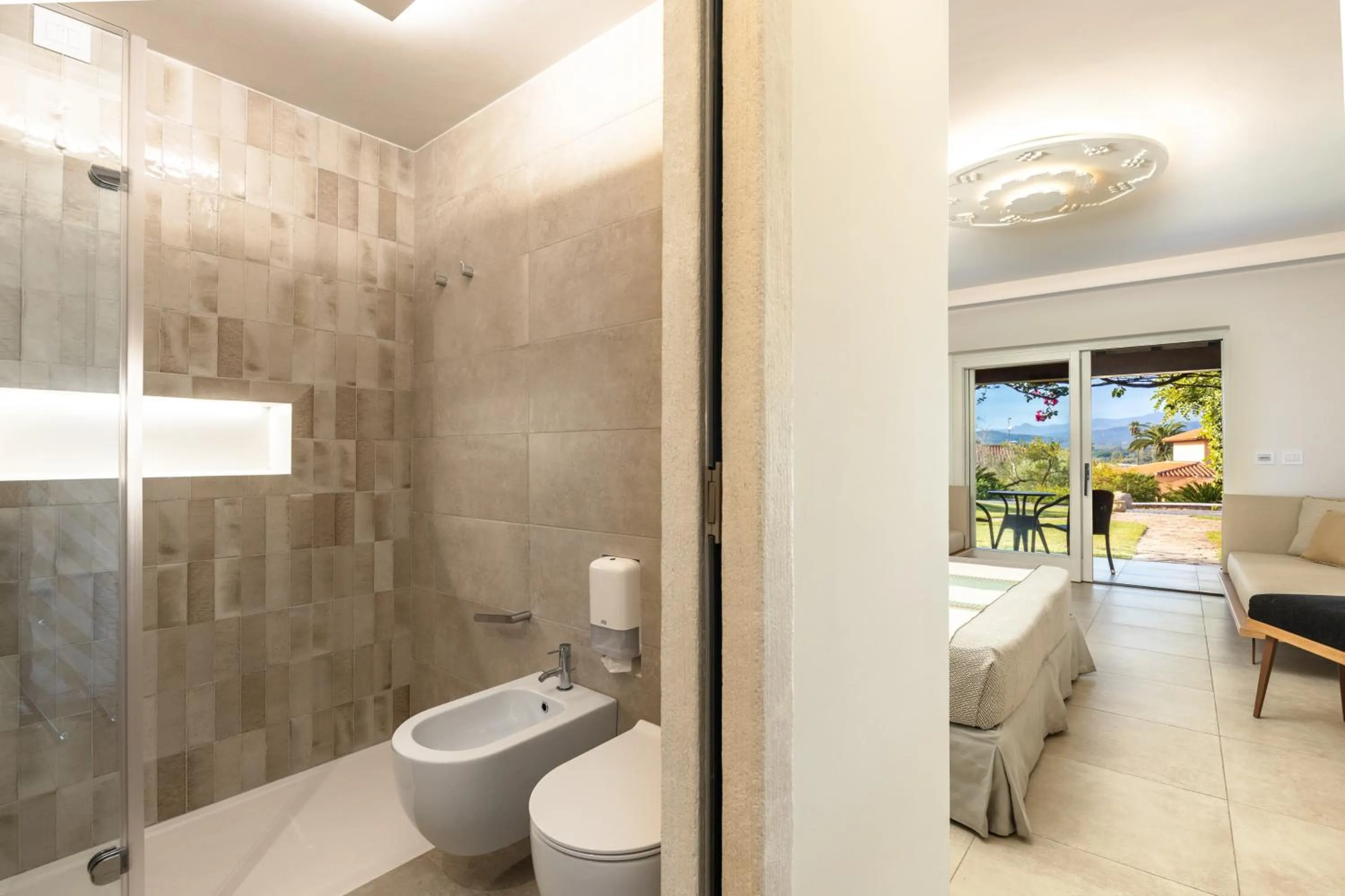 Shower in Hotel Club Saraceno - Bovis Hotels