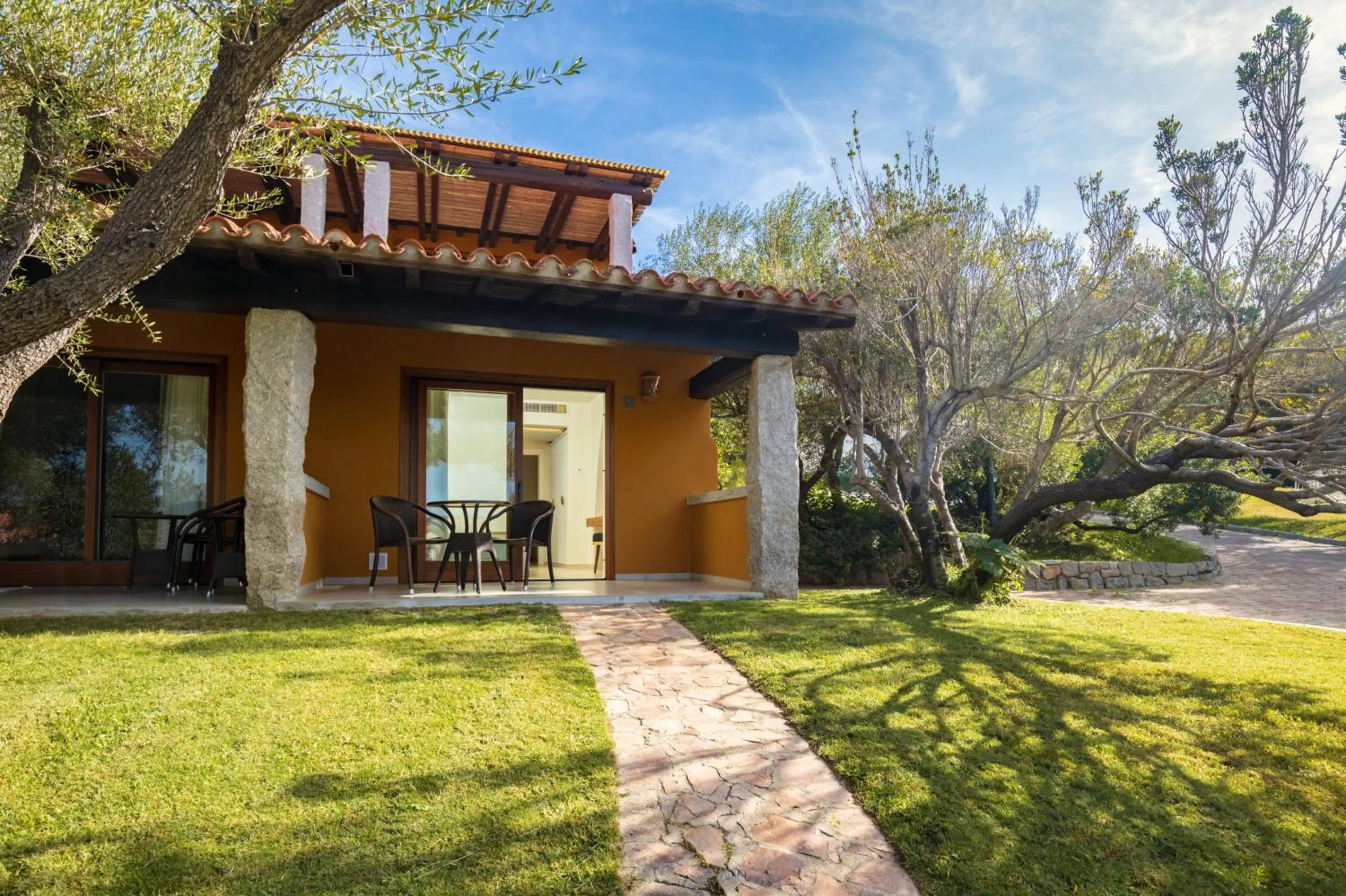 Patio in Hotel Club Saraceno - Bovis Hotels