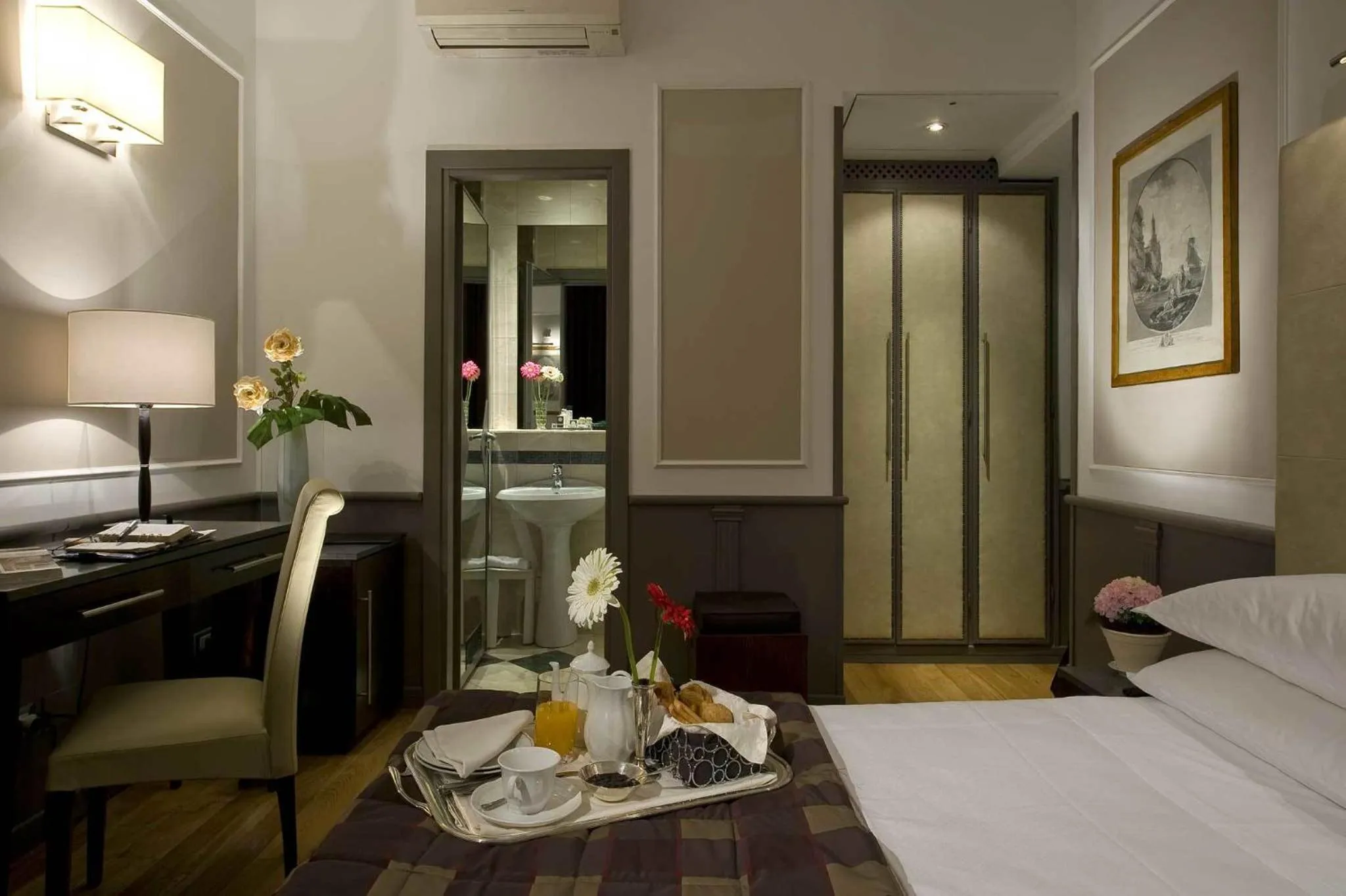 Bedroom, Bed in Duca d'Alba Hotel - Chateaux & Hotels Collection