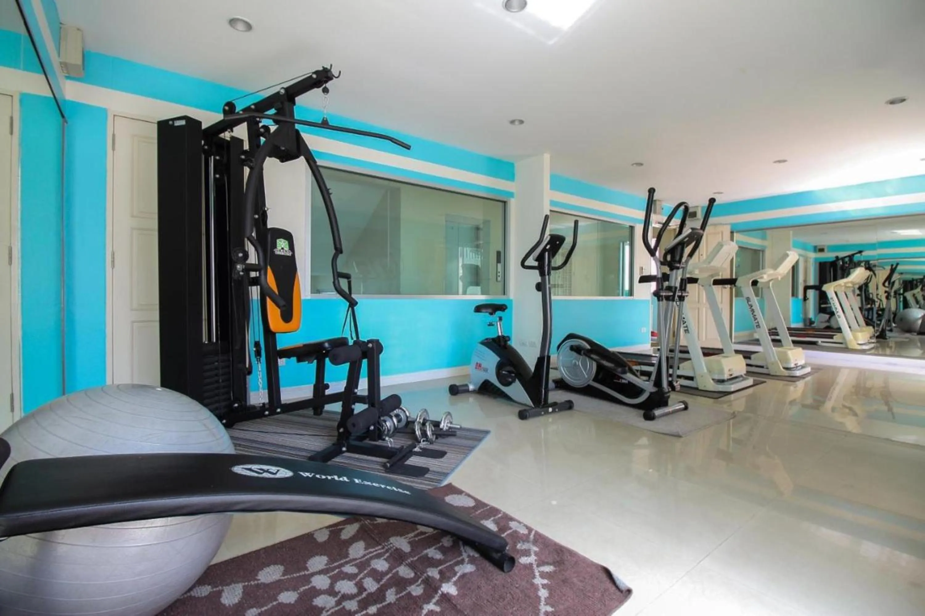 Fitness centre/facilities in Mee sook Hotel and Residence