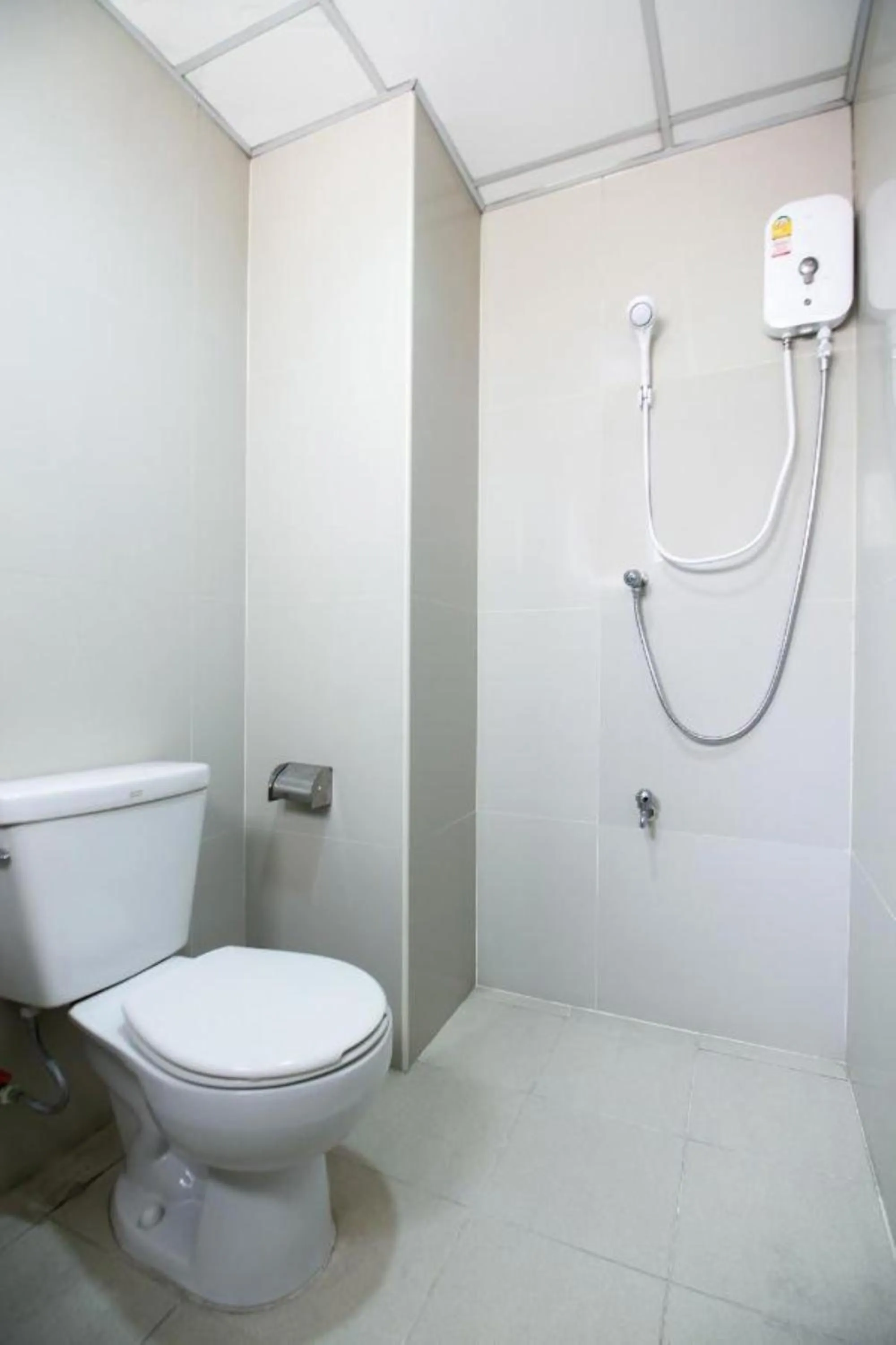 Bathroom in Mee sook Hotel and Residence