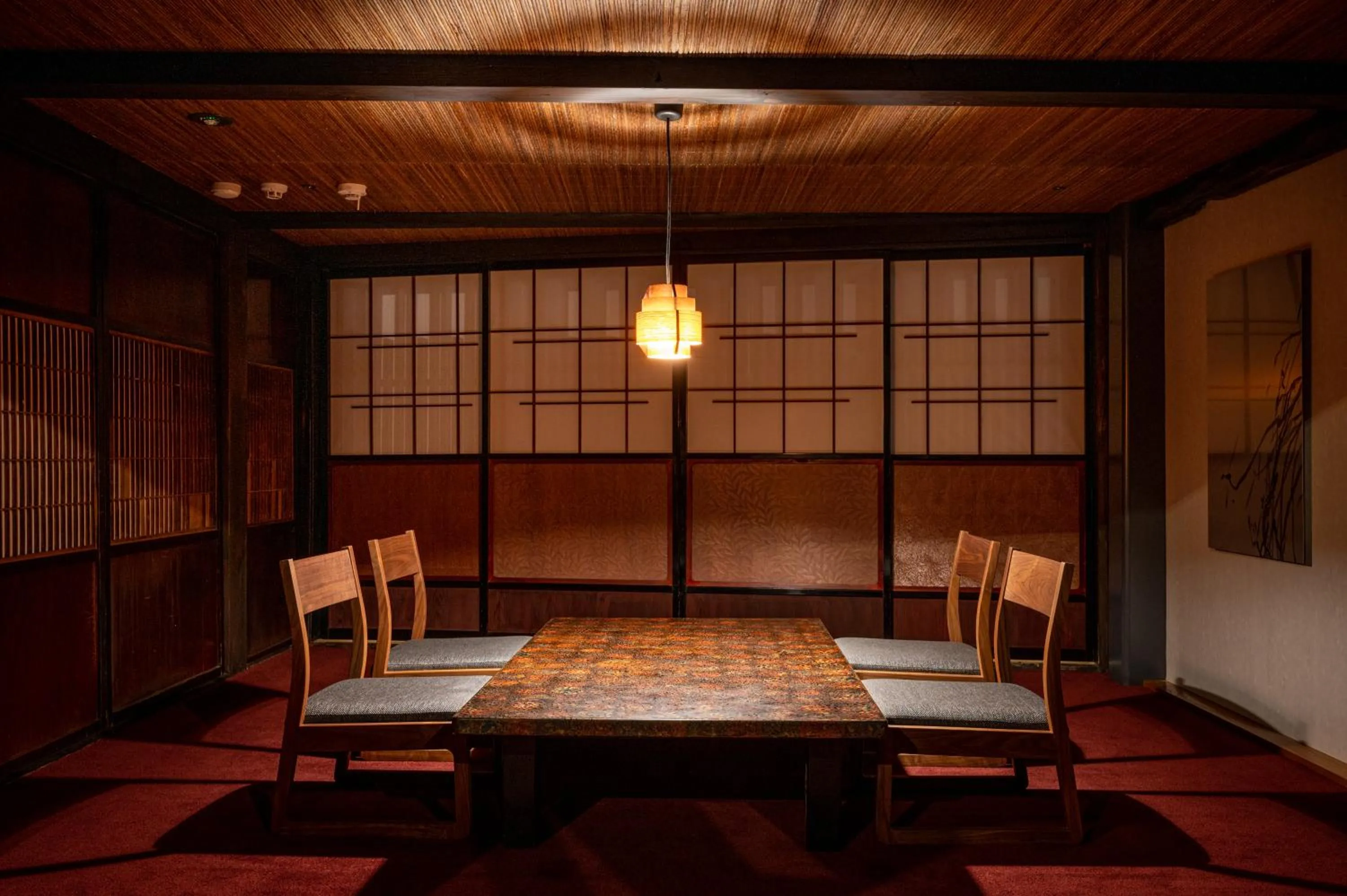 Photo of the whole room in BYAKU Narai