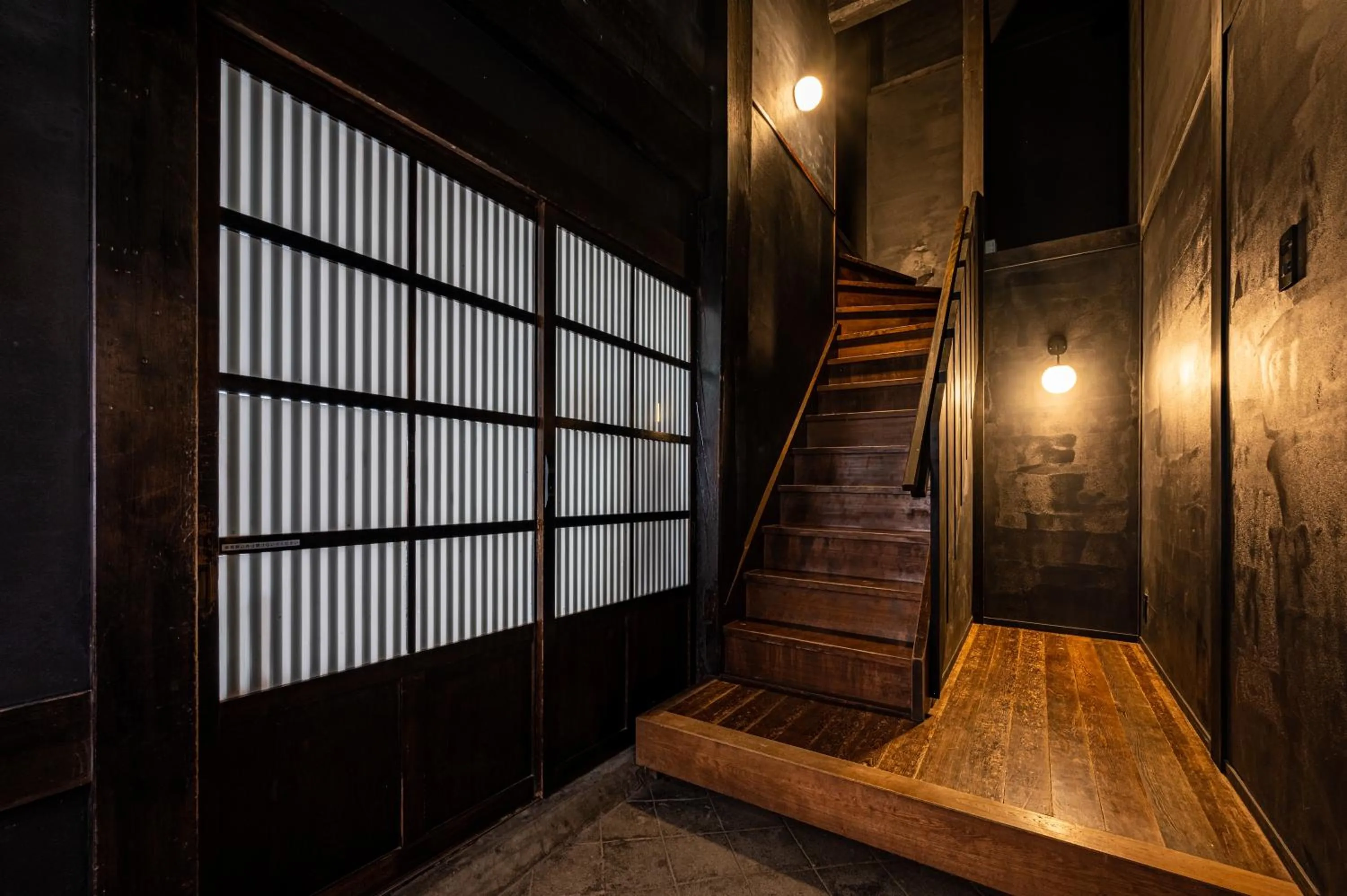 Photo of the whole room in BYAKU Narai