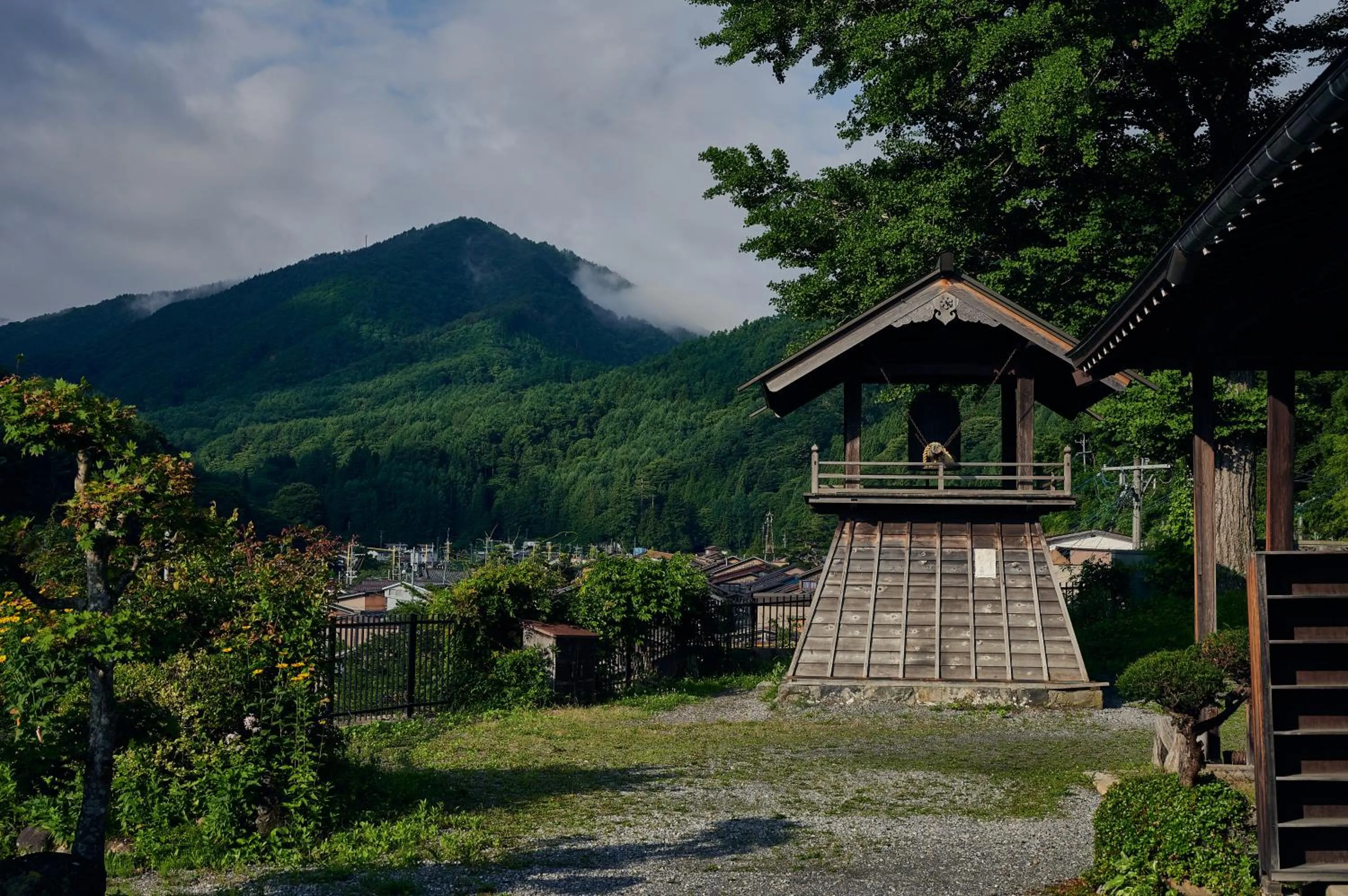 Neighbourhood in BYAKU Narai
