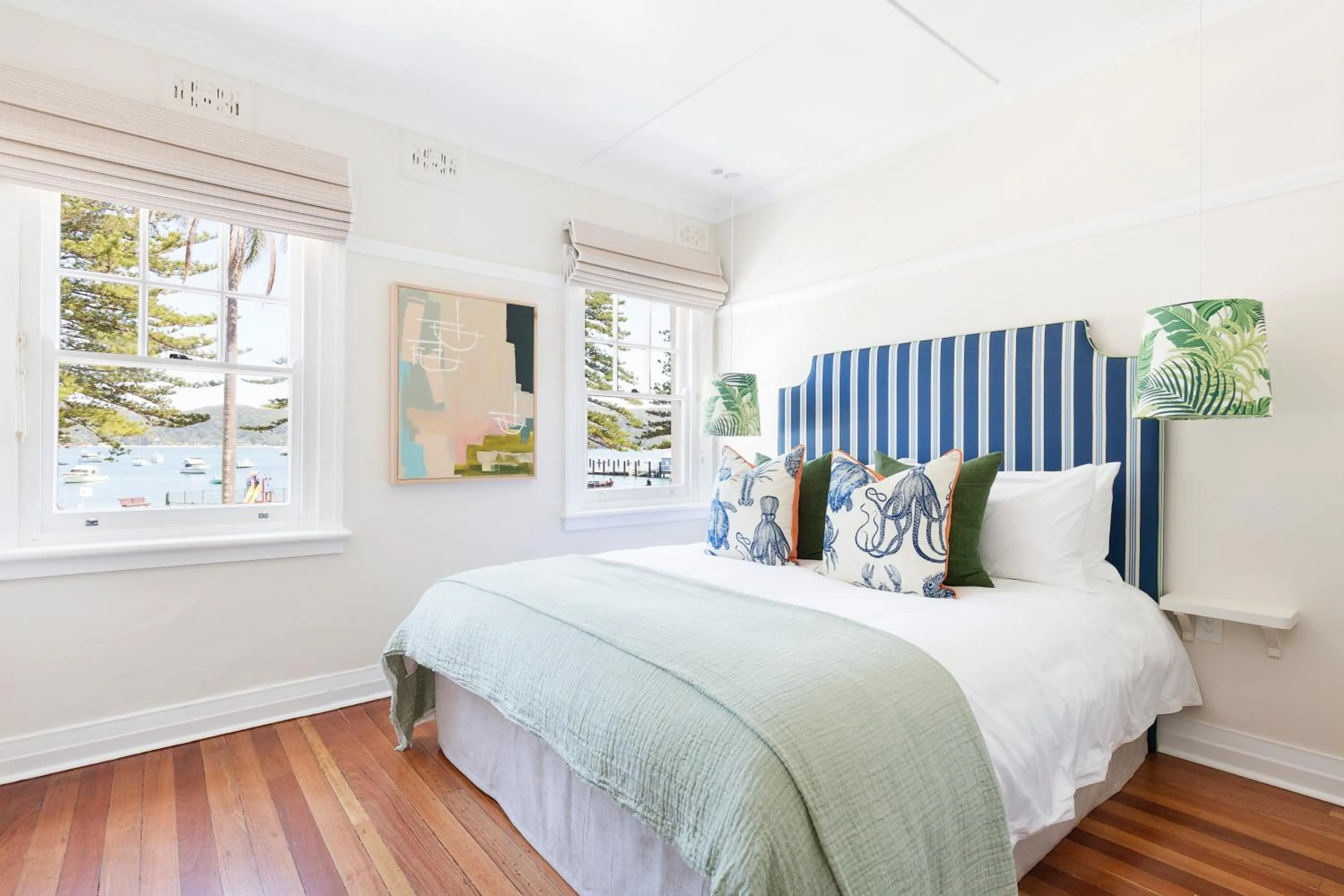 Photo of the whole room, Bed in Barrenjoey House