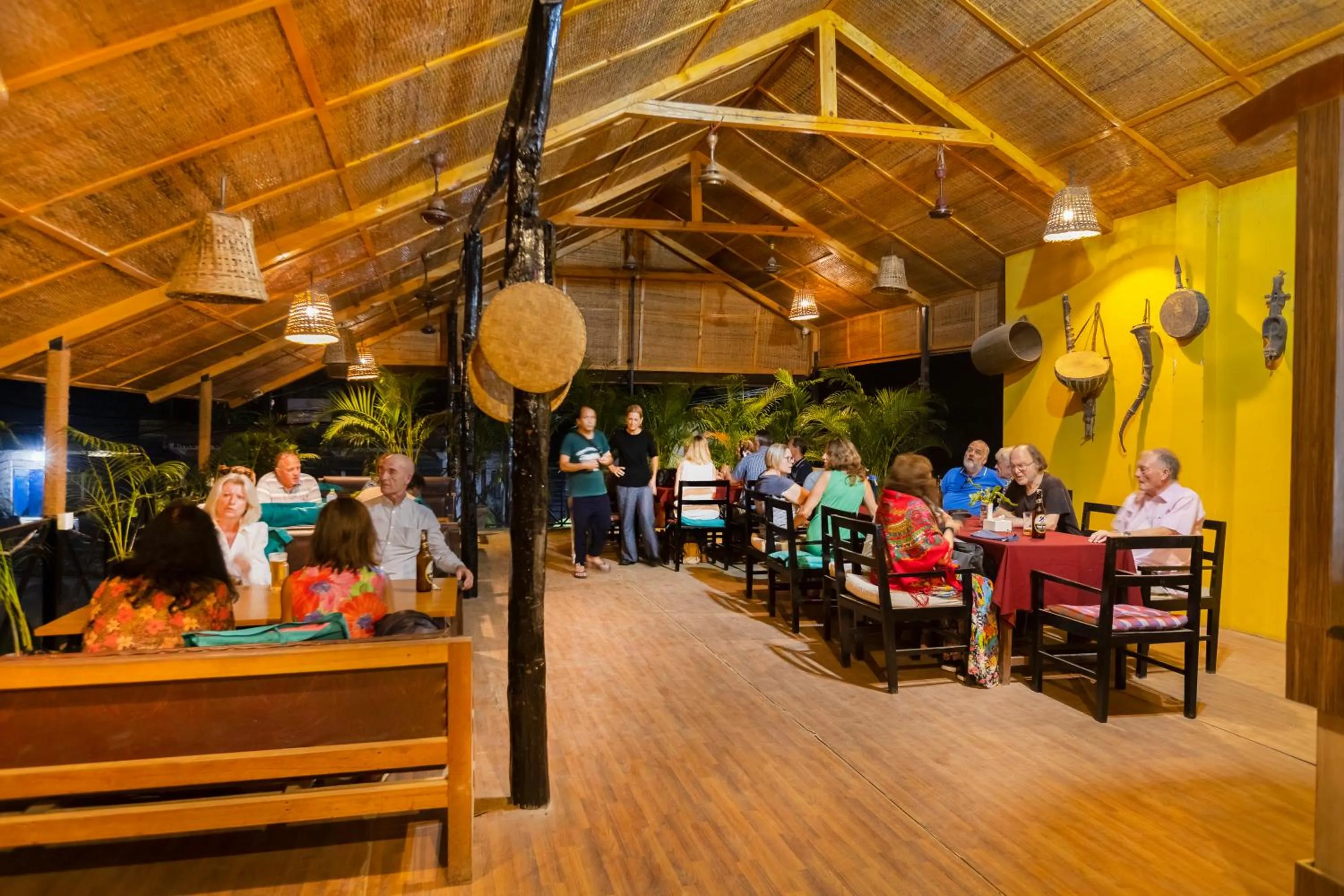 Restaurant/places to eat in Hotel Parkside