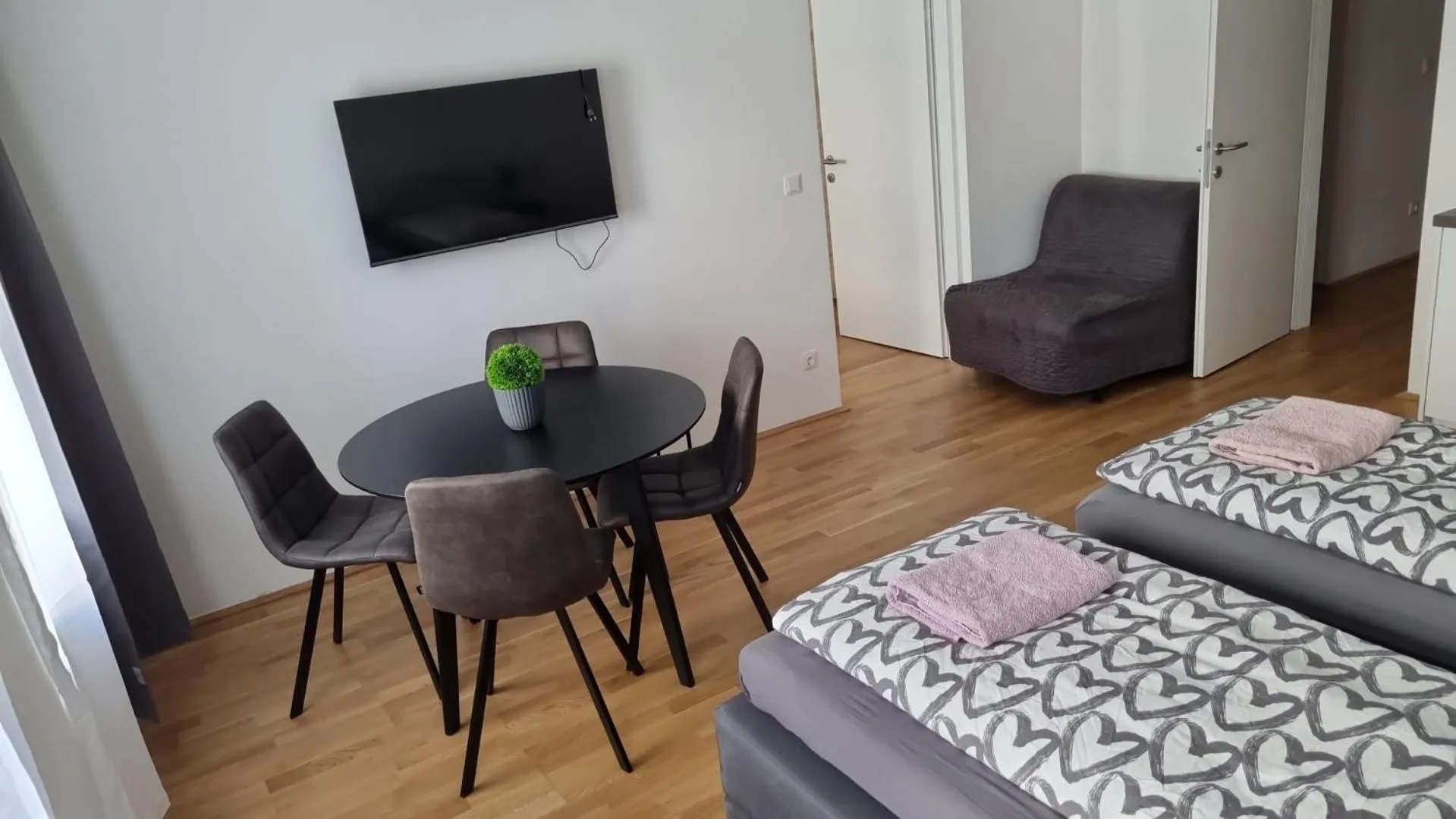 Bed in Buchengasse Apartment Vienna - Free Highspeed-Internet