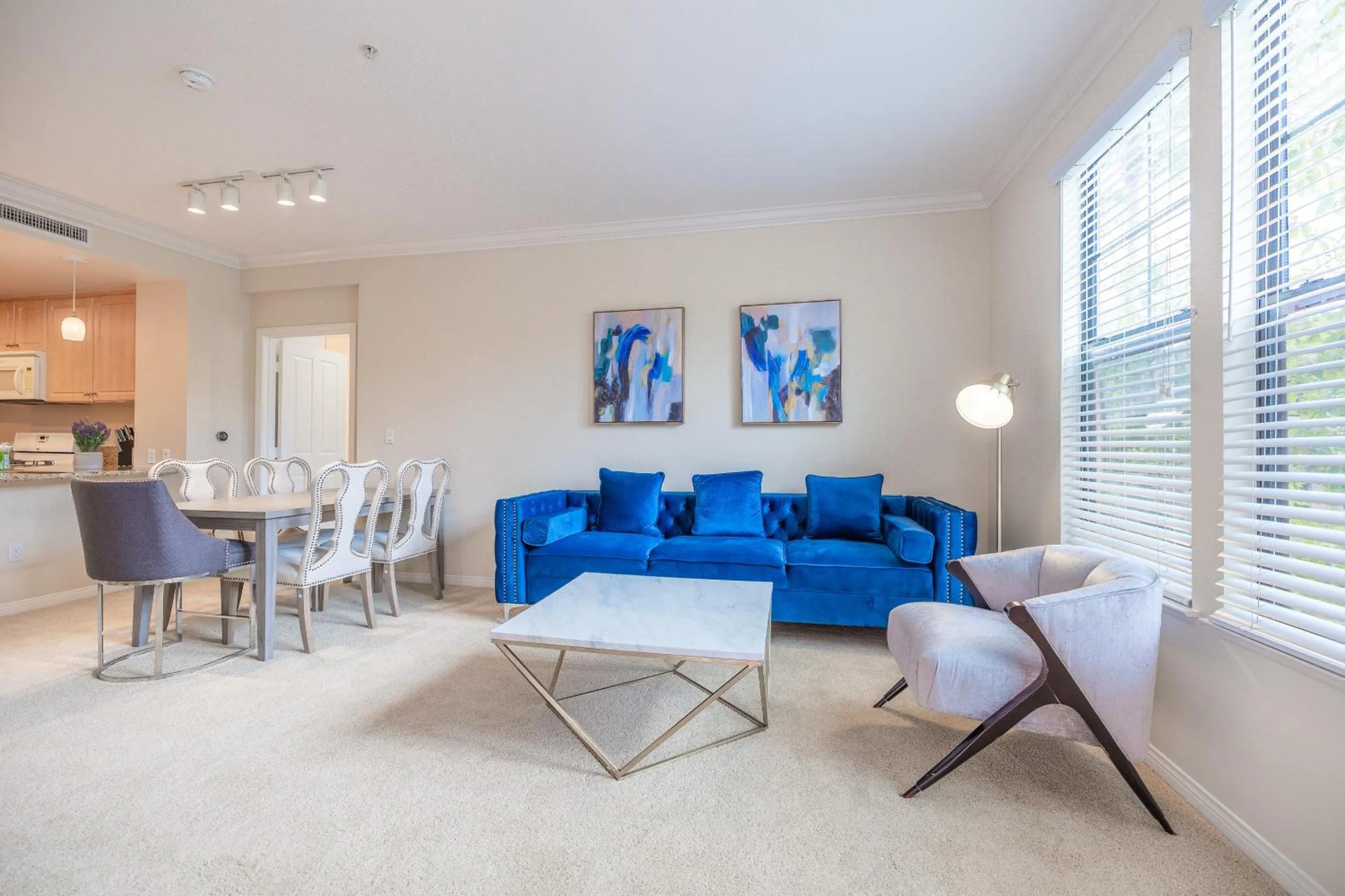 Luxury Irvine Spectrum 2 bedrooms 2 Bathrooms Kitchen pool Apartment