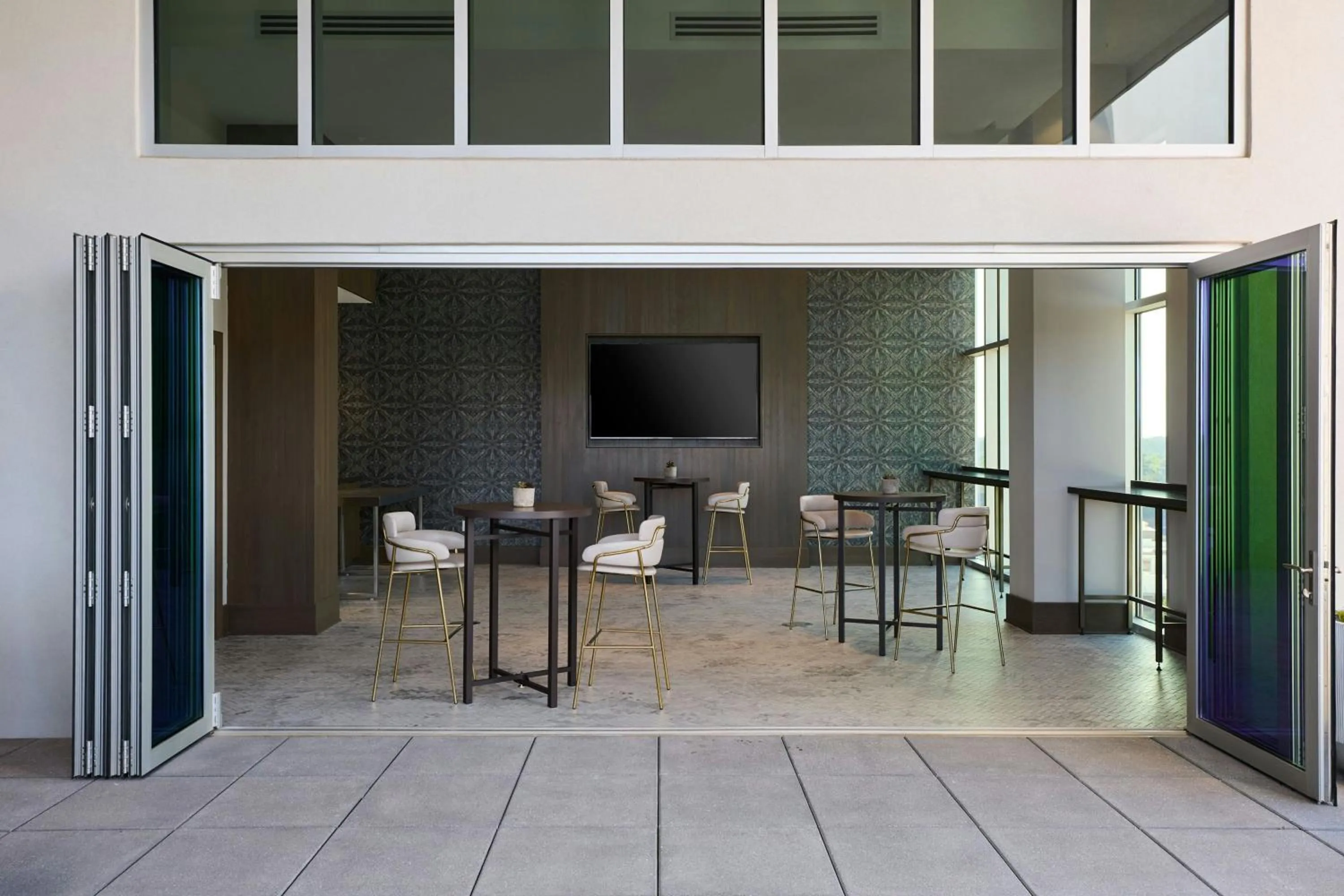 Lounge or bar in The Westin Raleigh-Durham Airport