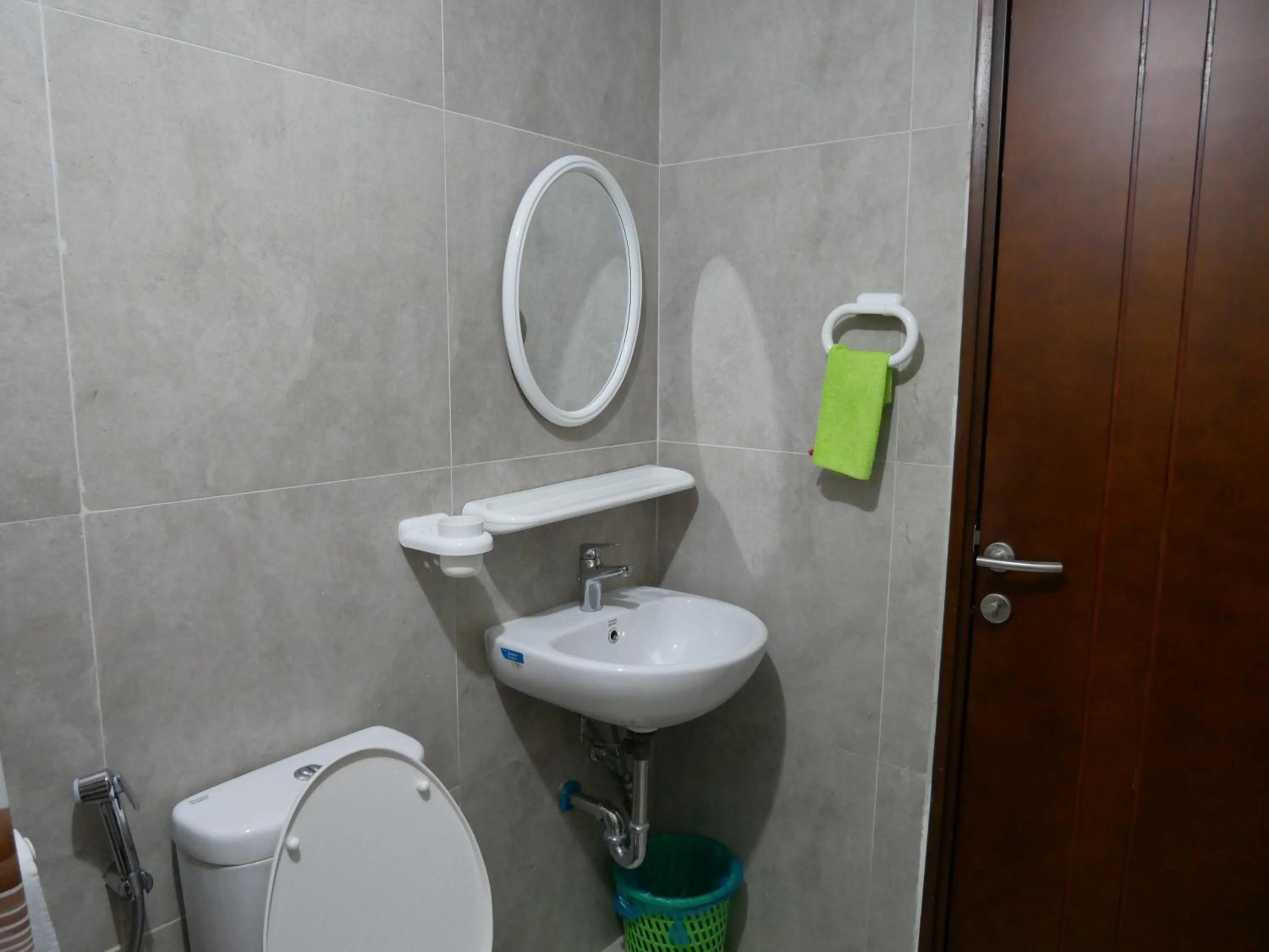 Bathroom in Meisterstadt Pollux Habibie