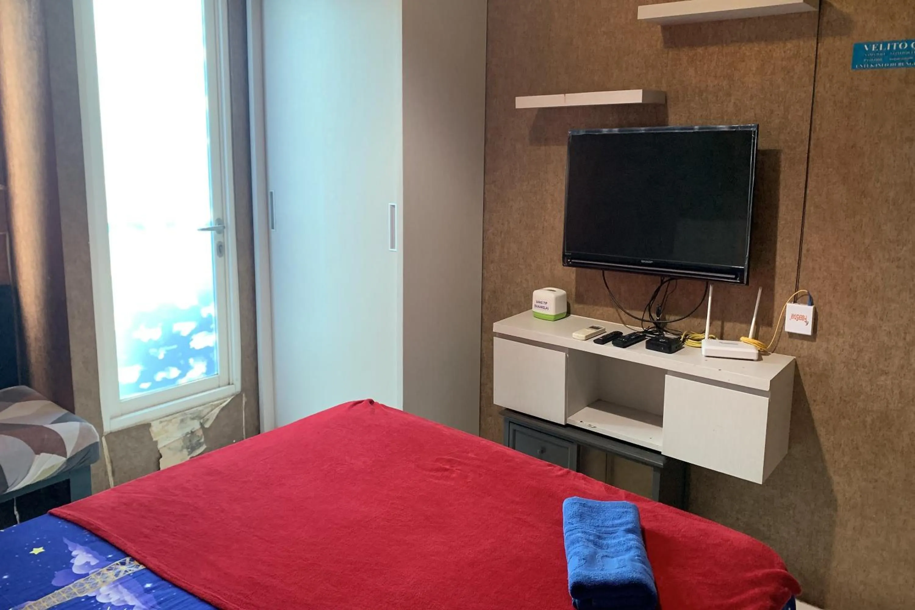 Bedroom, Bed in Velito at Podomoro Golf View Apartment