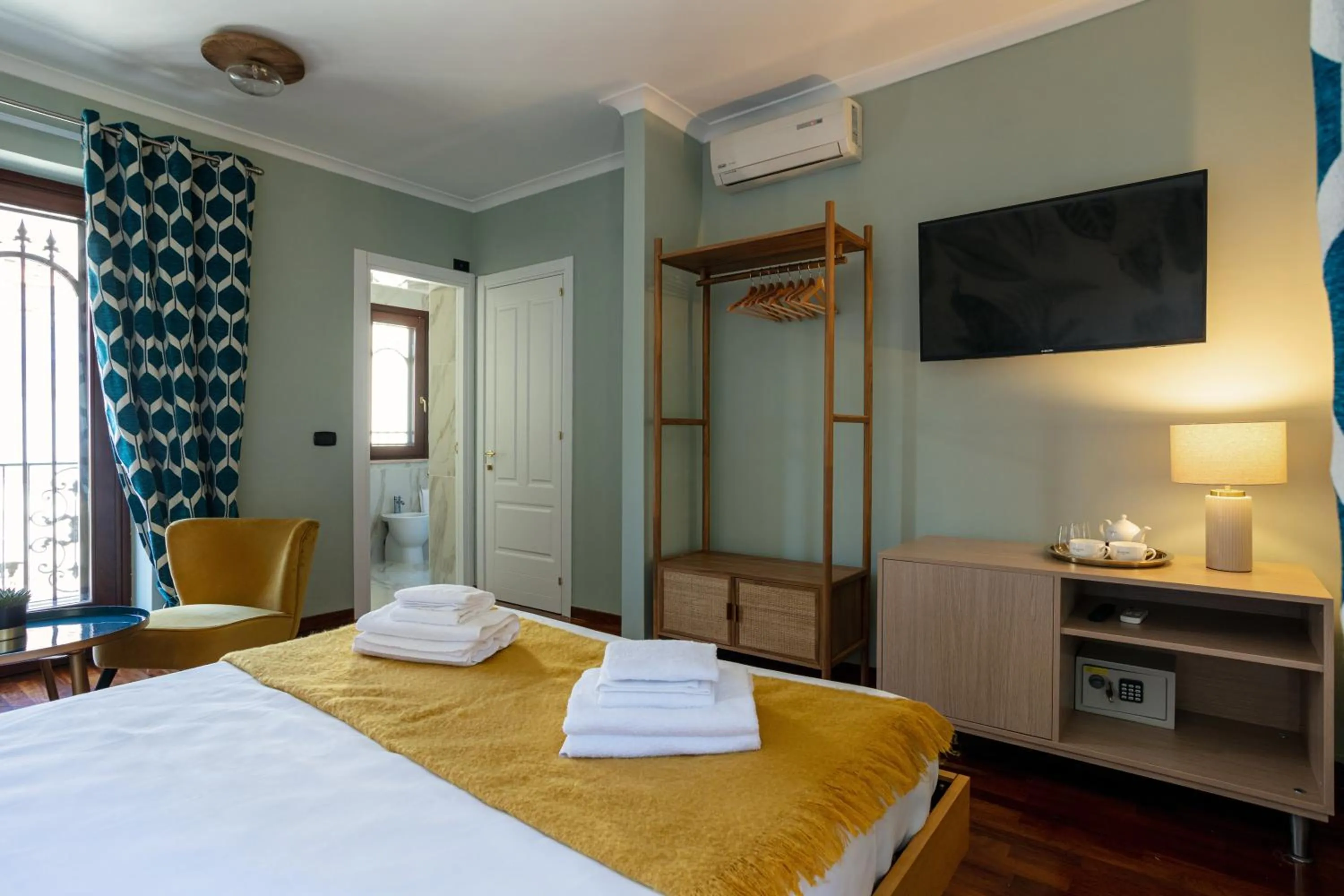 Photo of the whole room, Bed in Pavean Suites Frattaminore