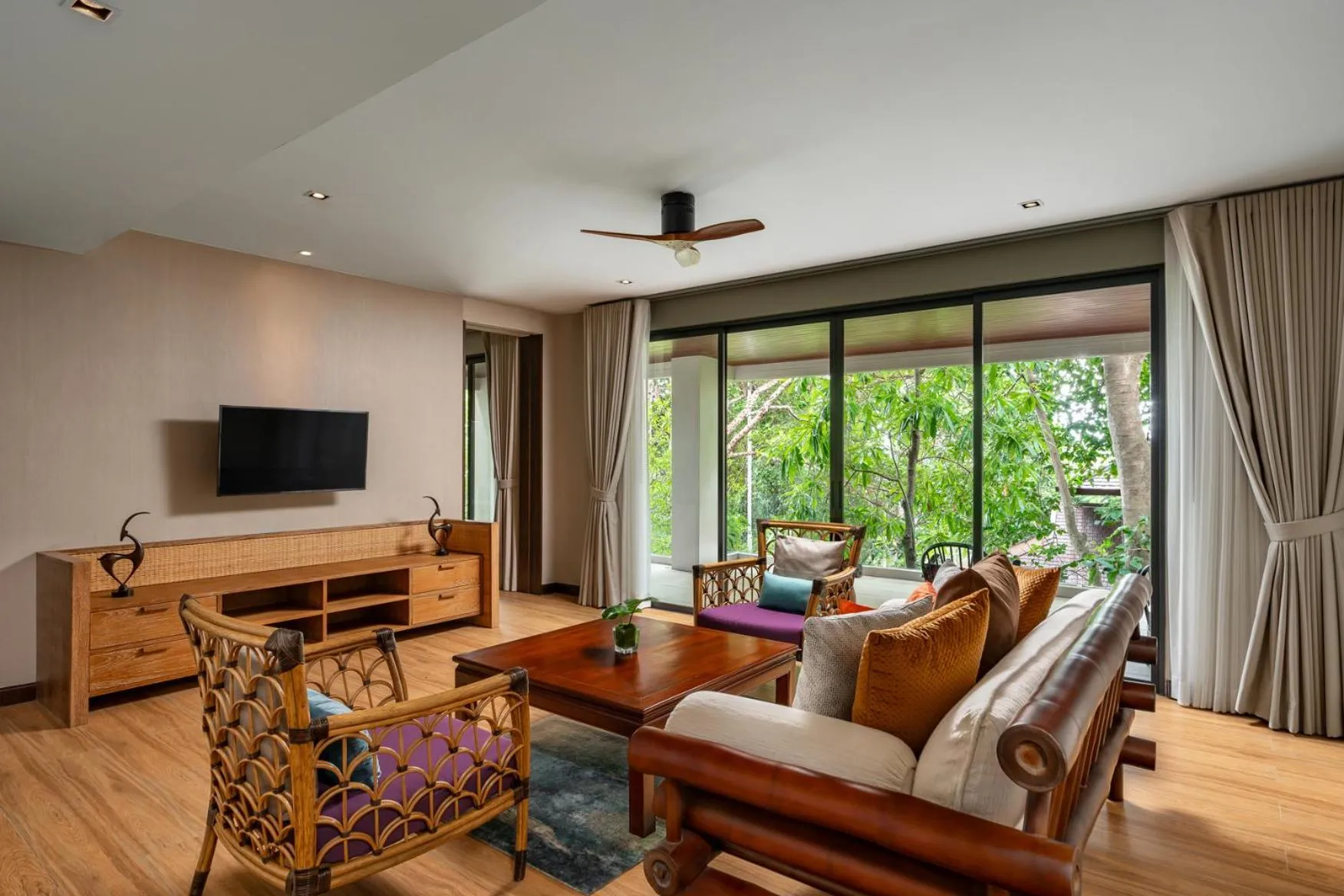 Communal lounge/ TV room in Noku Phuket