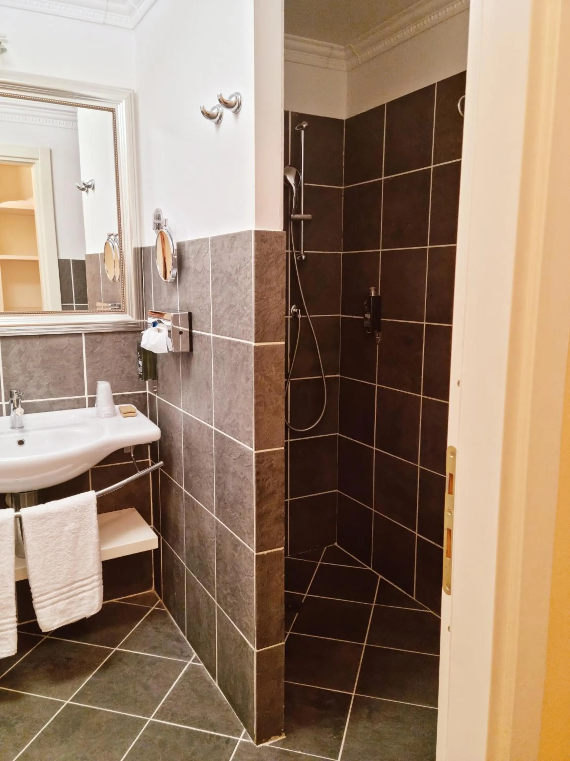 Bathroom in Hotel Canali - Le Cinque Terre