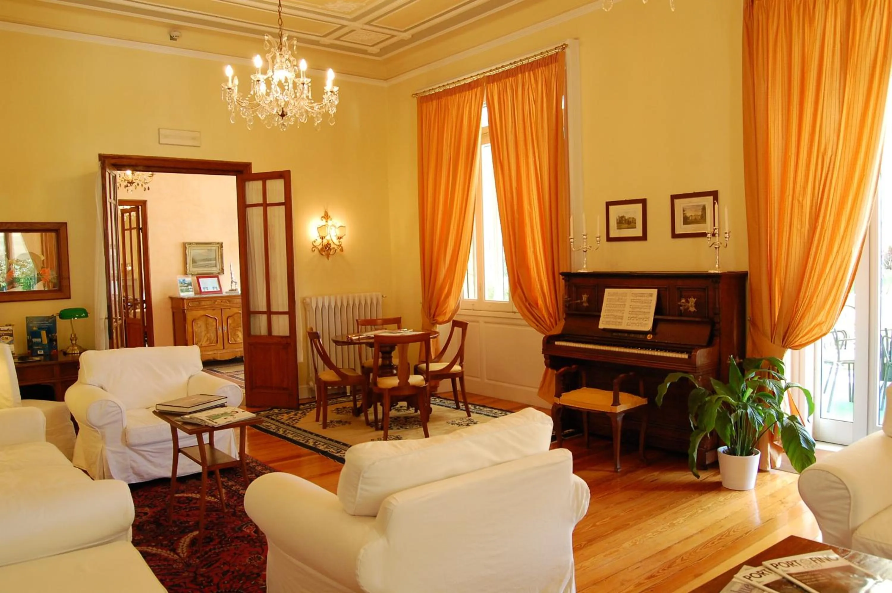 Communal lounge/ TV room in Hotel Canali - Le Cinque Terre