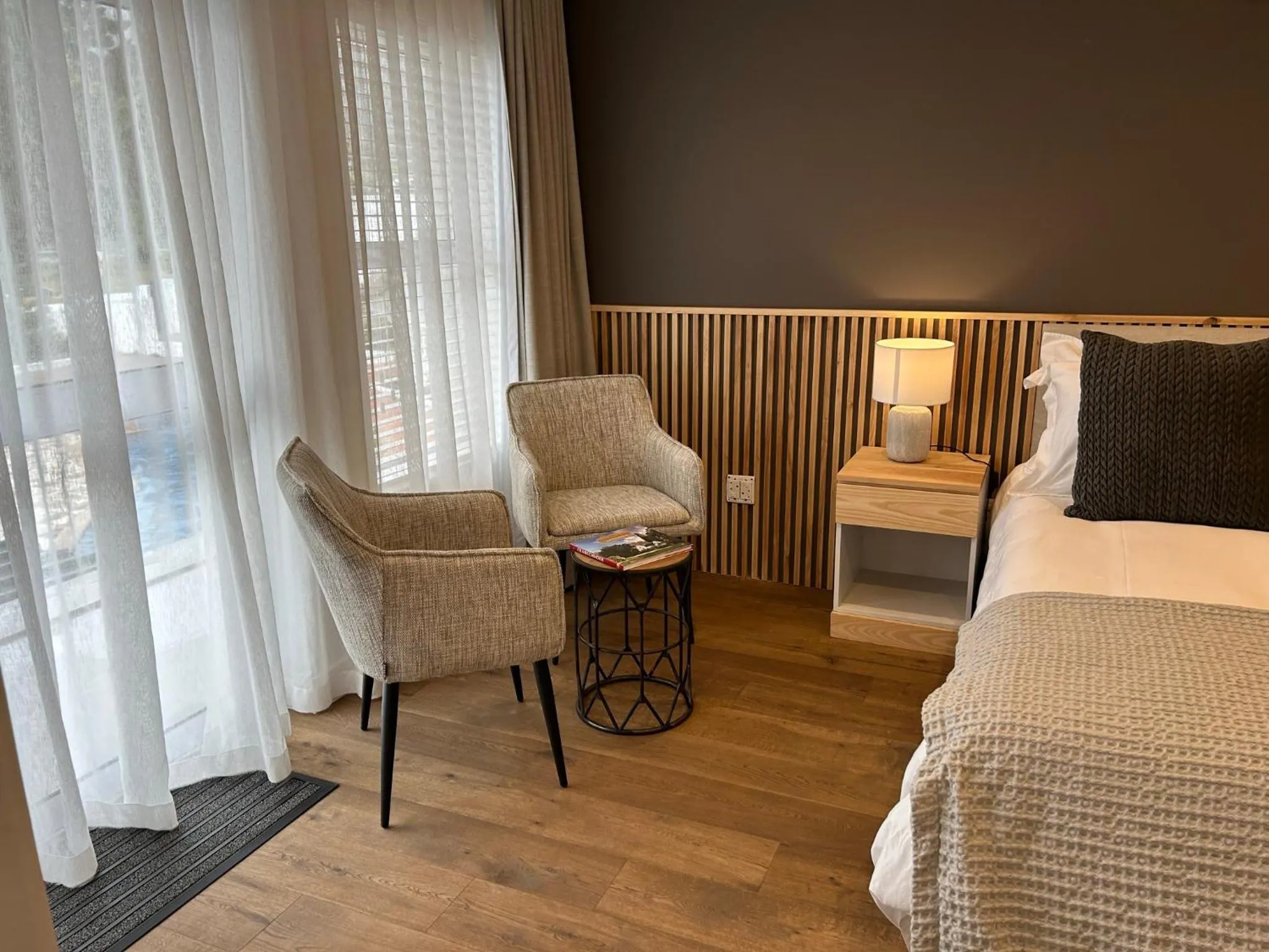 Seating area, Bed in Mirabelle Guesthouse