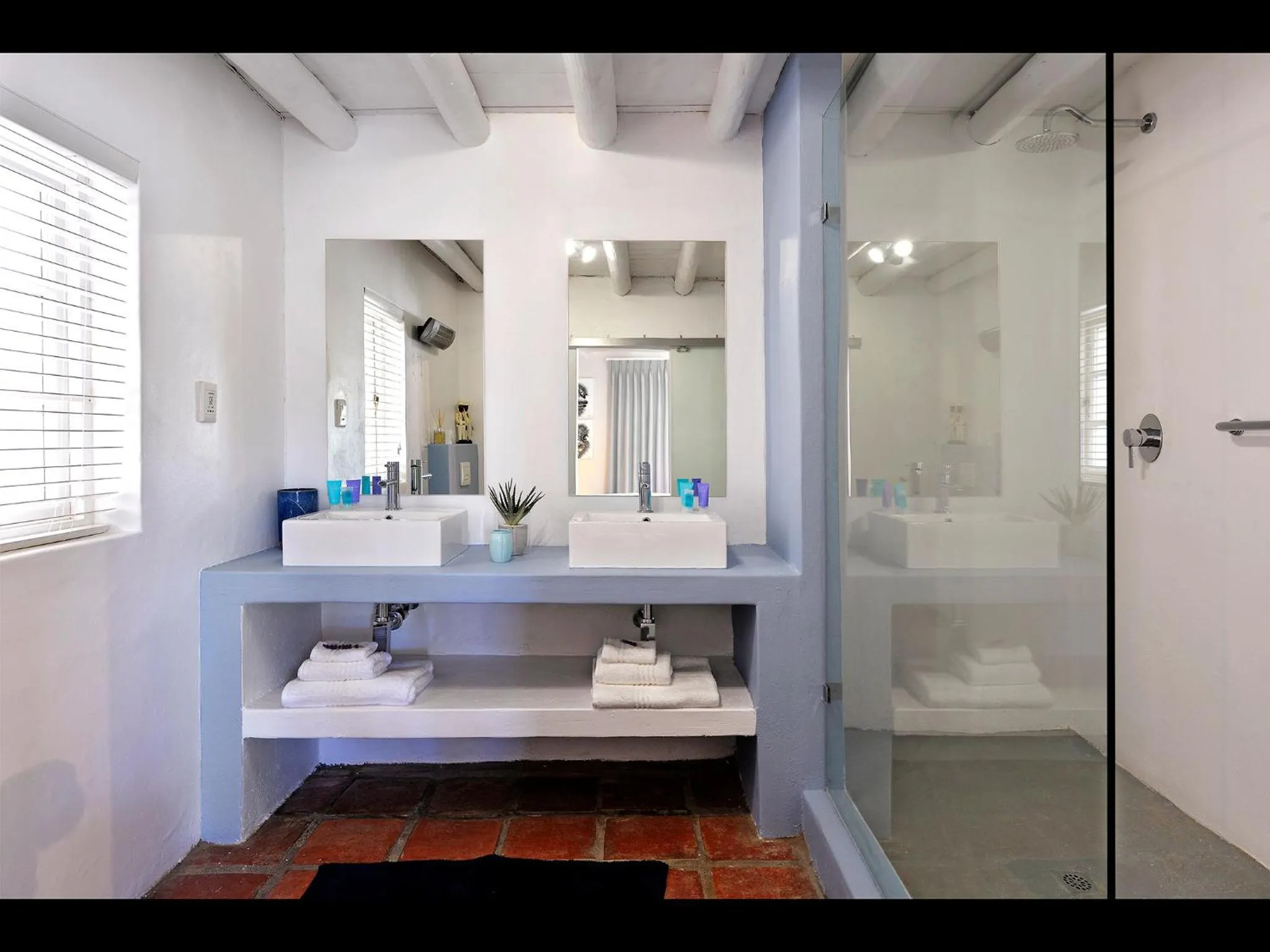 Shower in Mirabelle Guesthouse