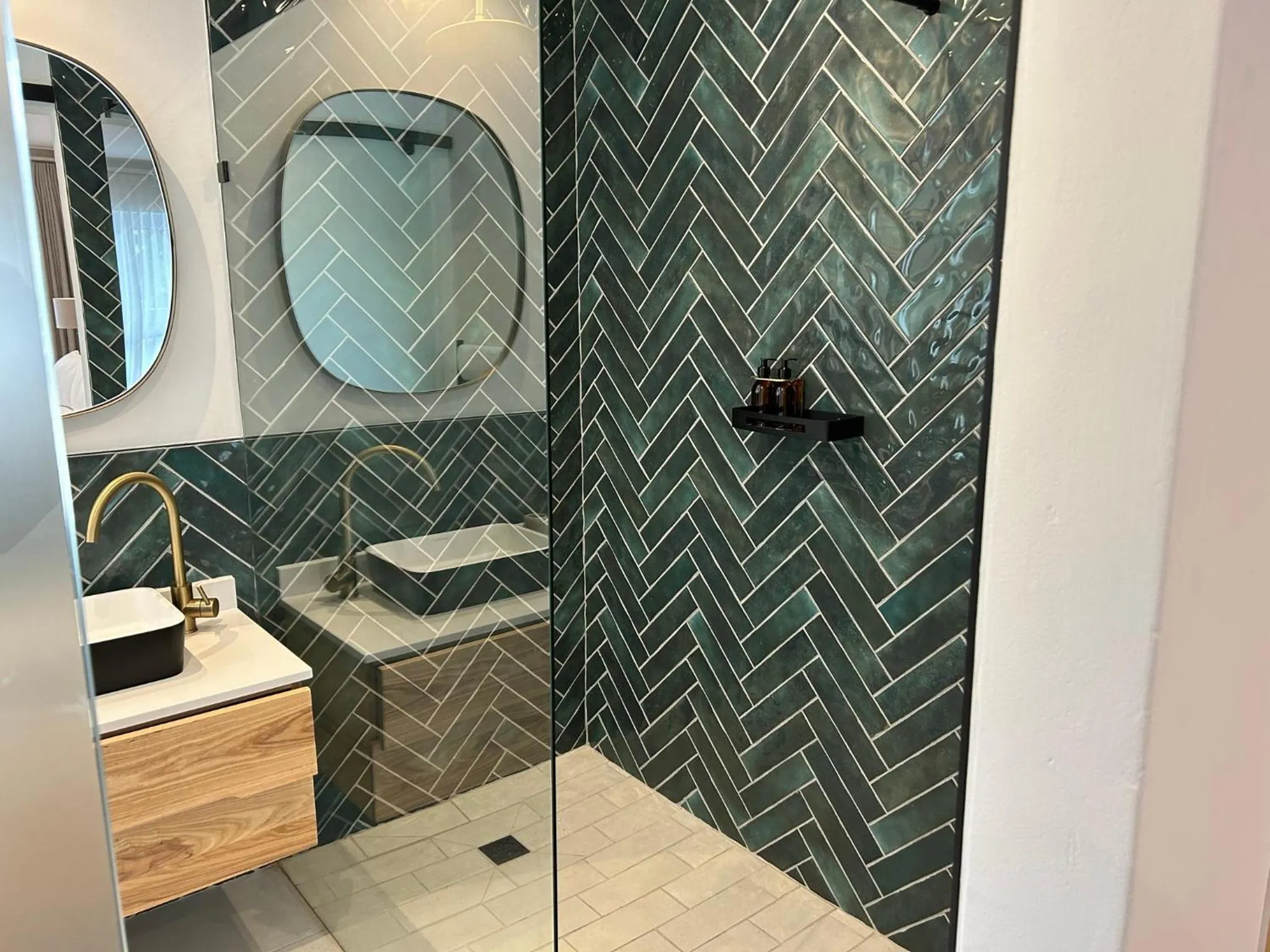 Shower in Mirabelle Guesthouse