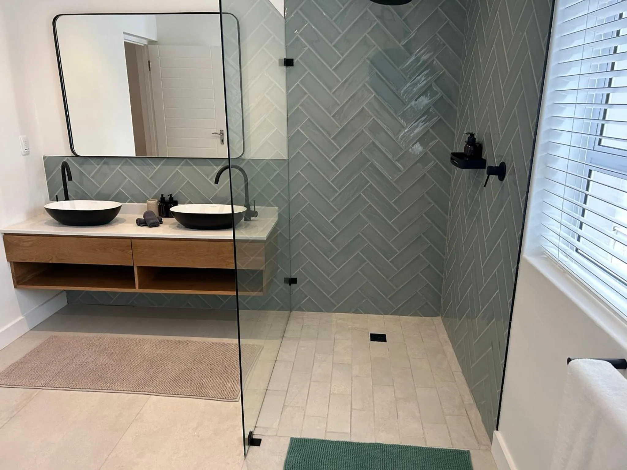 Shower in Mirabelle Guesthouse