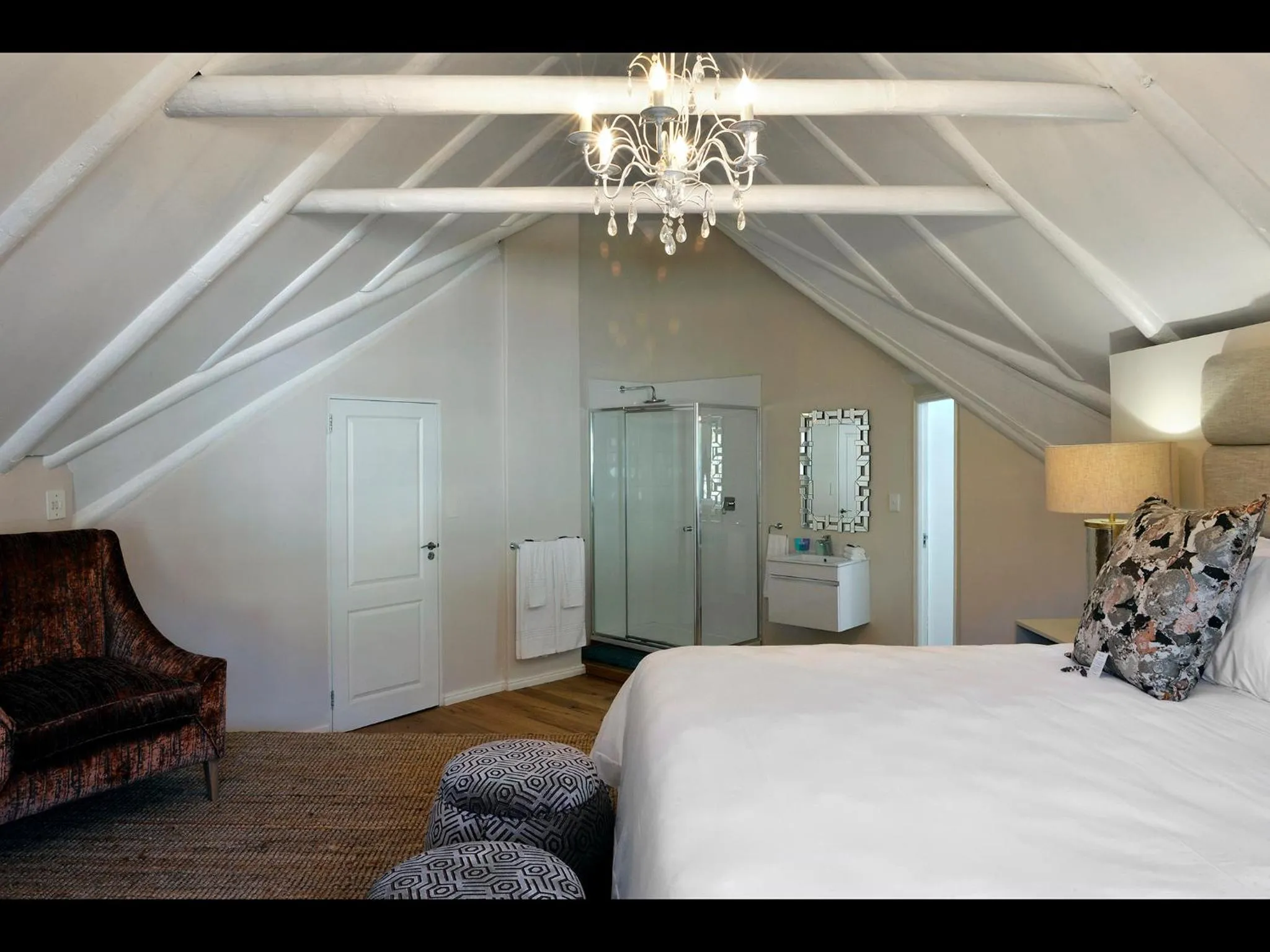 Shower, Bed in Mirabelle Guesthouse