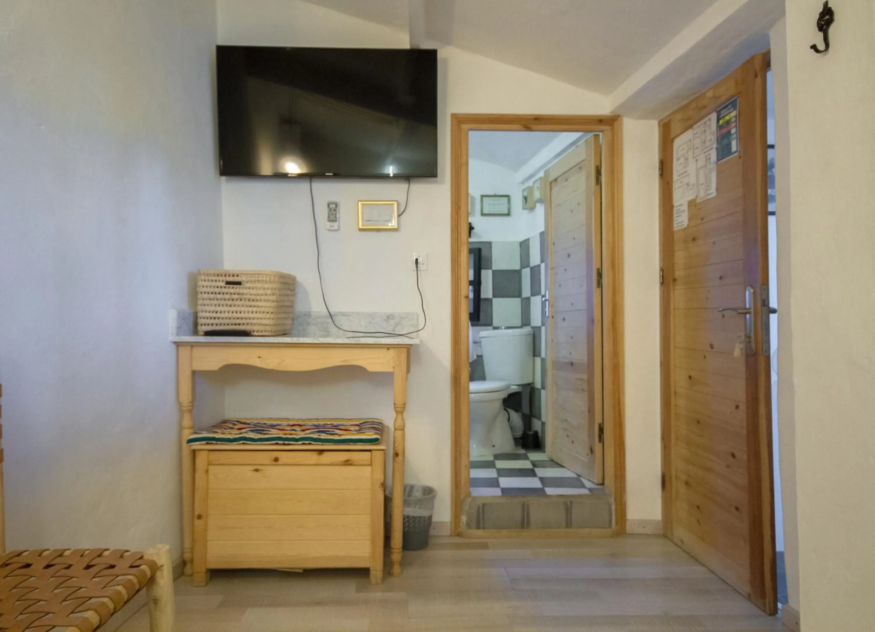 TV and multimedia in USHA Guest House