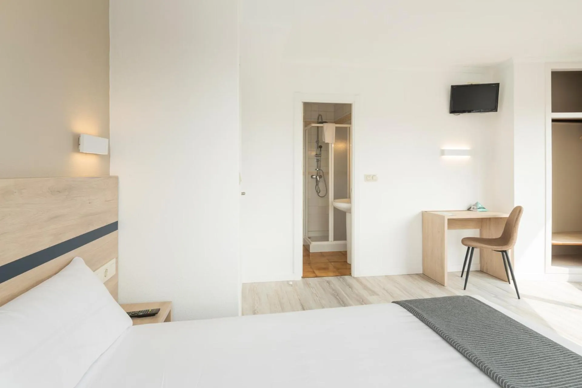 Photo of the whole room, Bed in Hotel Alda Camiño Inglés